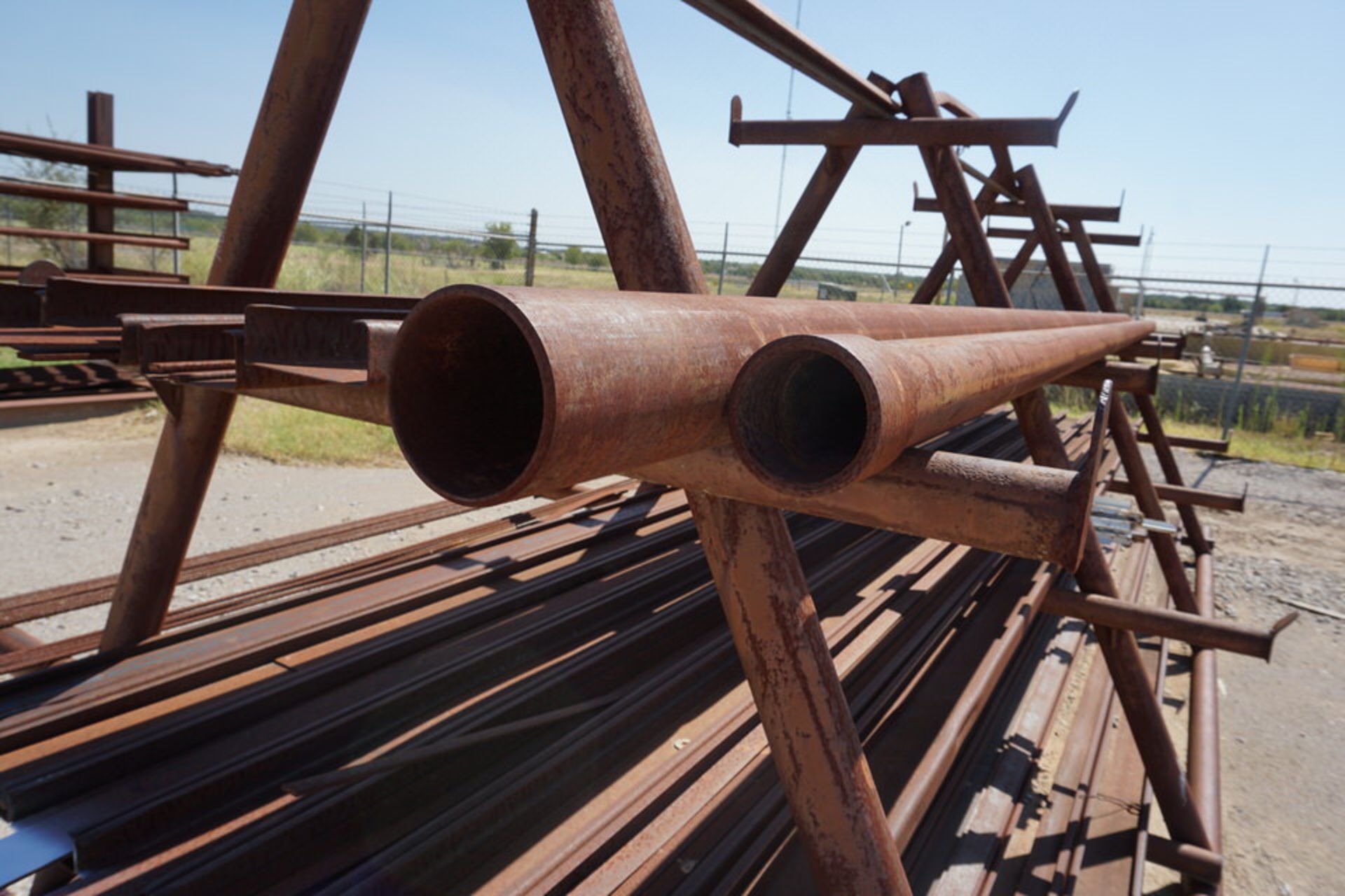 CONT OF MATERIAL RACK: ASSORT FLAT BAR, REBAR, PIPE - Image 5 of 5