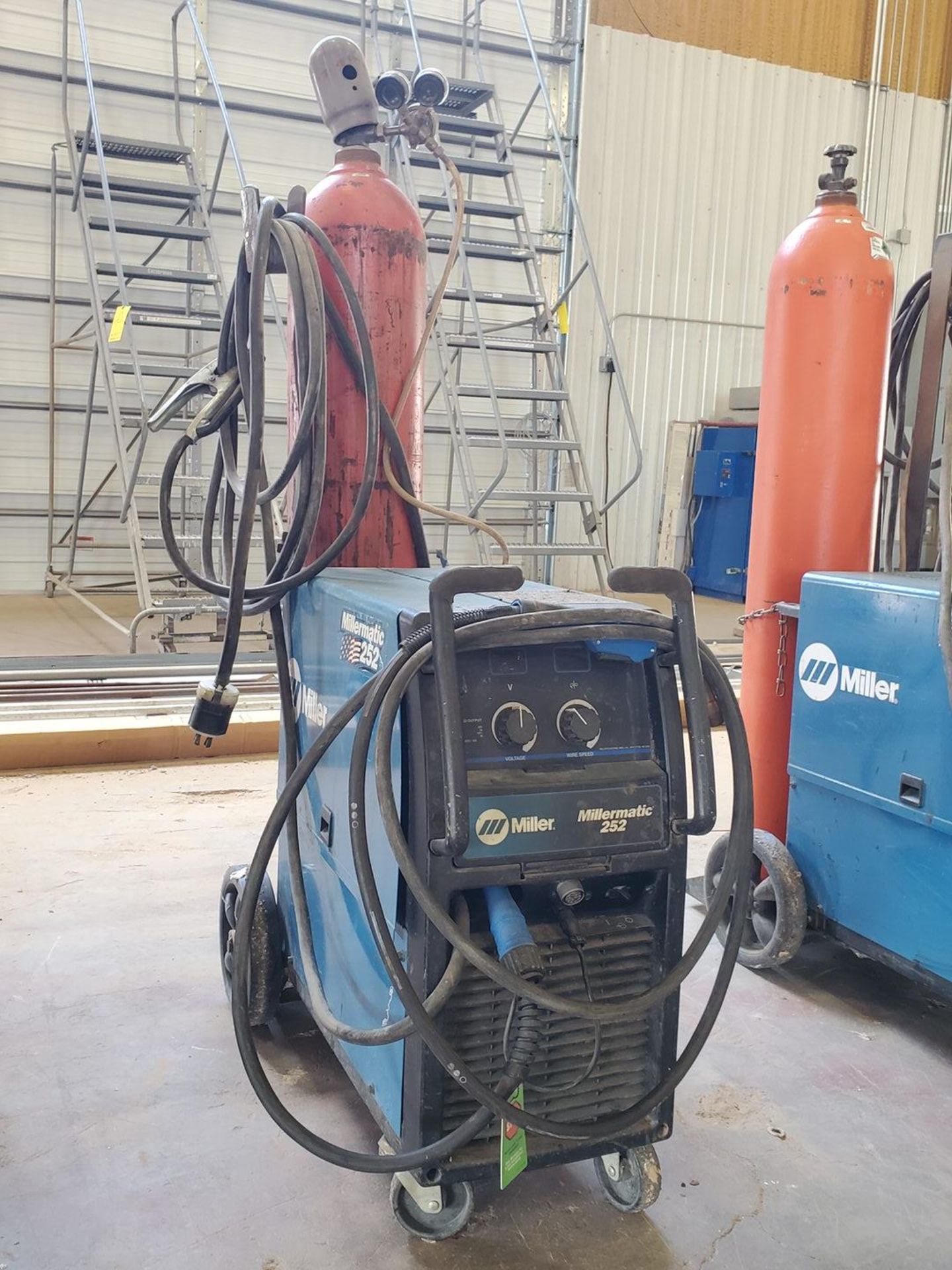 Miller Millermatic 252 Mig Welder 230-575V, 1PH, 60HZ - Image 2 of 5