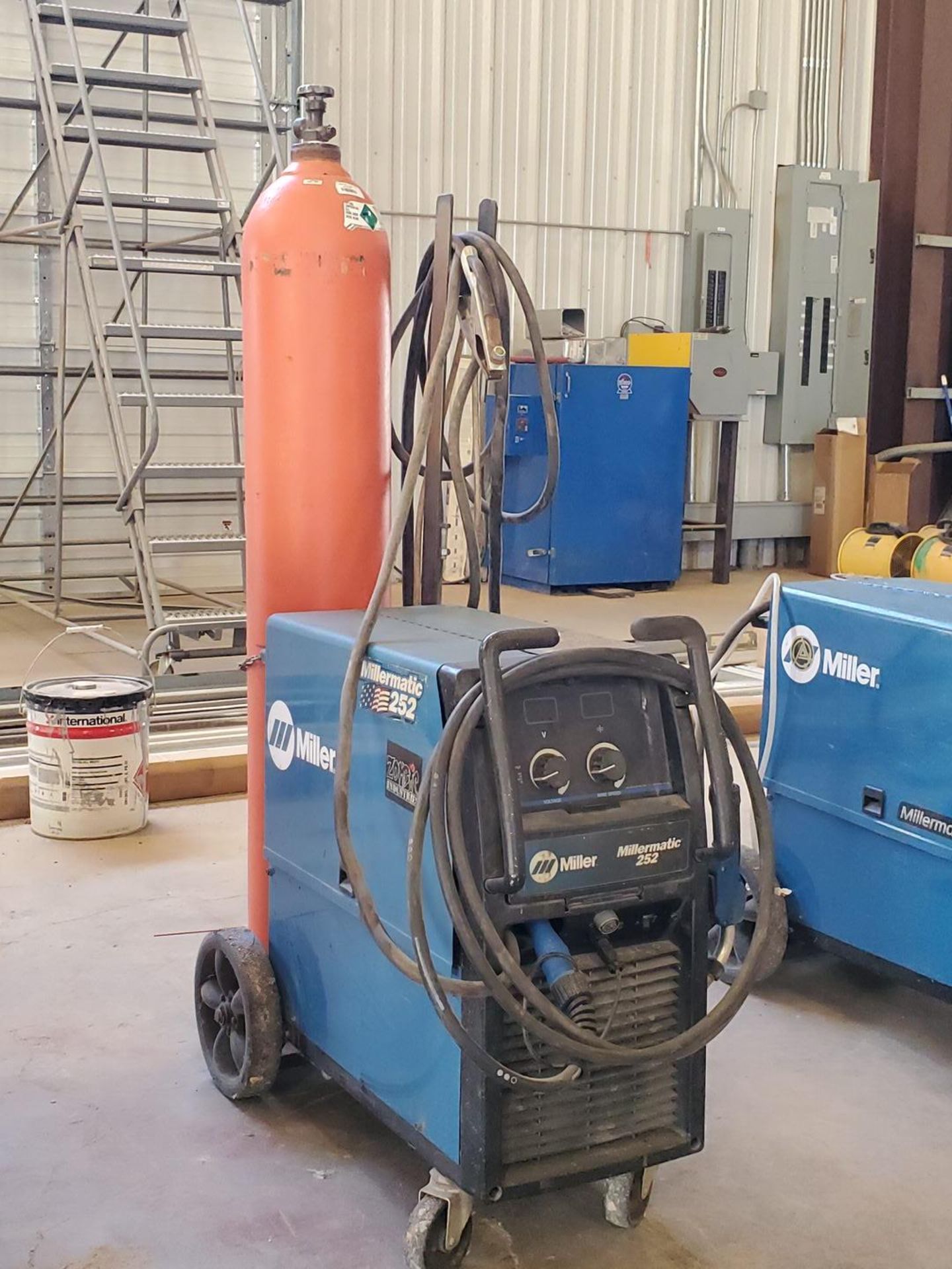 Miller Millermatic 252 Mig Welder 230-575V, 1PH, 60HZ - Image 3 of 5