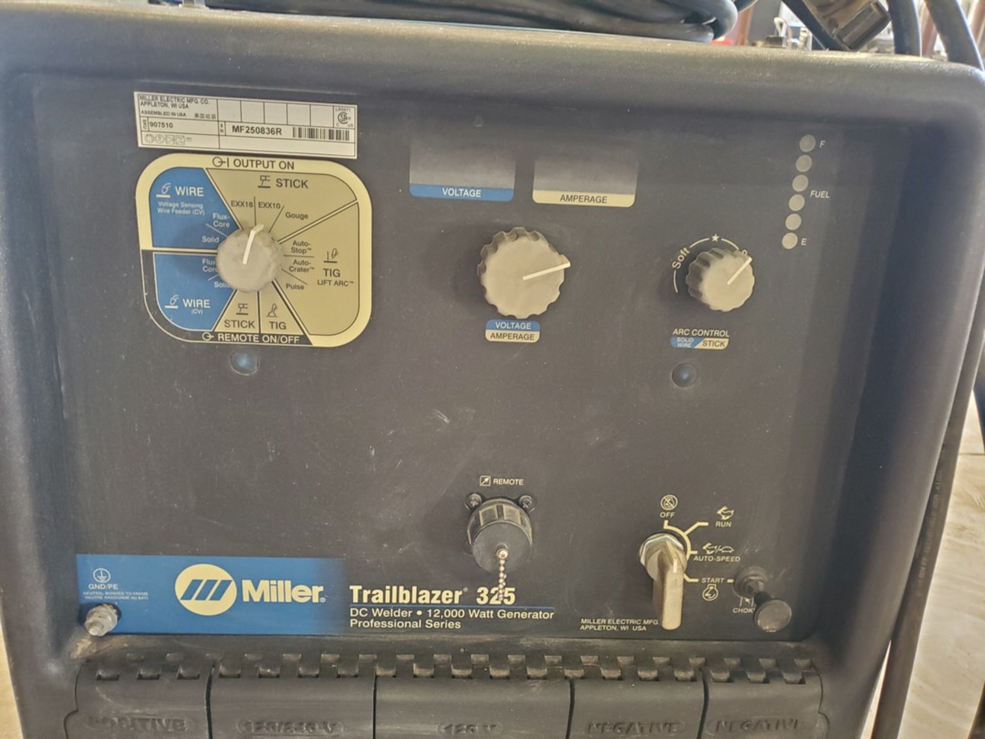 Miller Trailblazer 325 Engine Driven Welder 120/240V, 1PH, 60HZ, 325A - Image 7 of 8