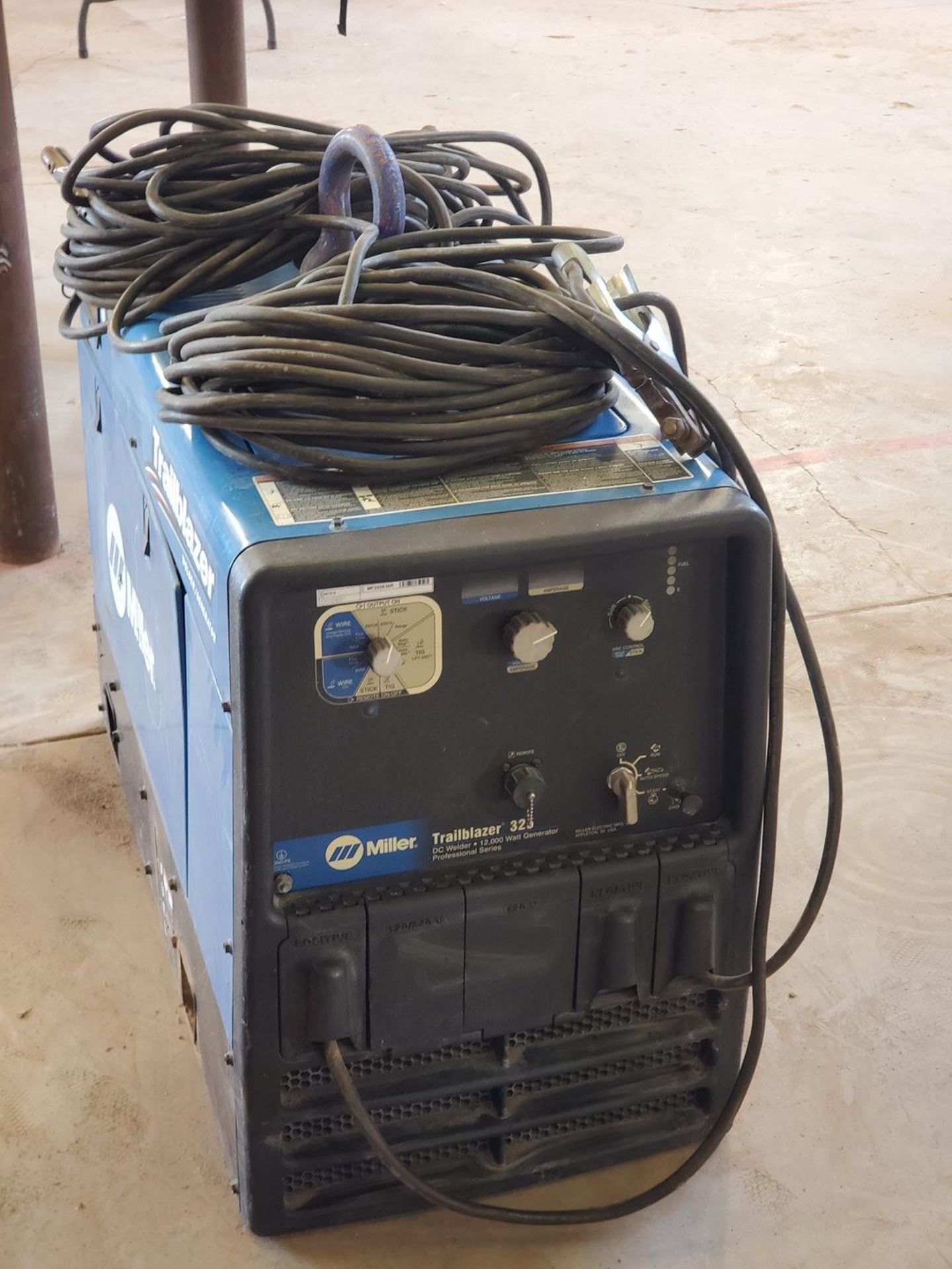 Miller Trailblazer 325 Engine Driven Welder 120/240V, 1PH, 60HZ, 325A - Image 3 of 8