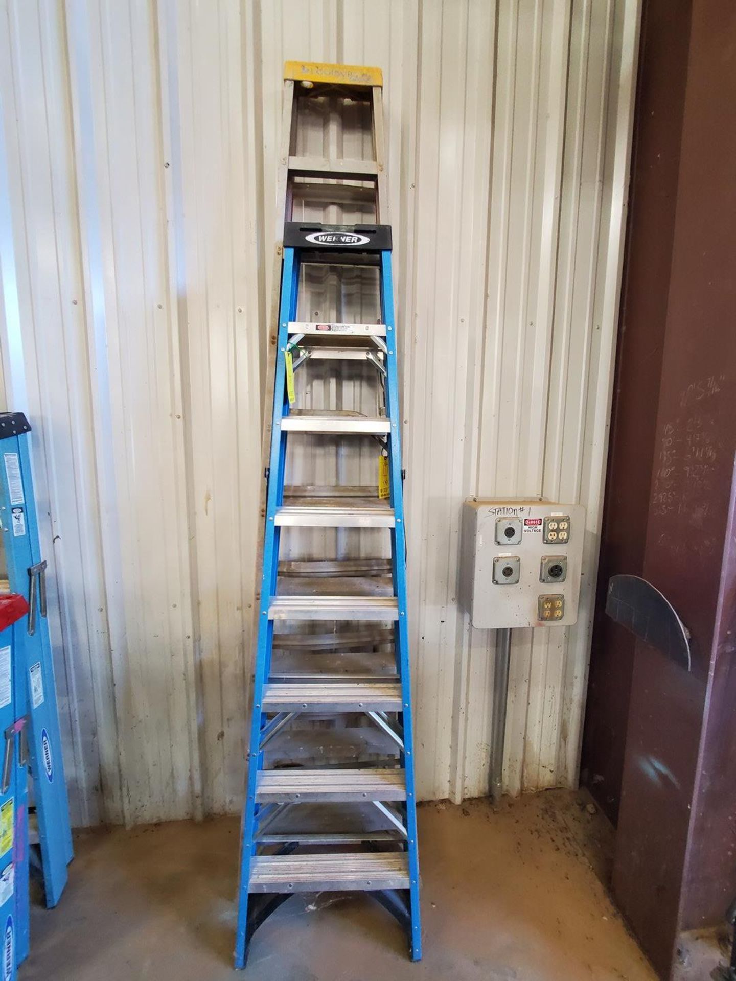 (2) Ladders (1) 6' (1) 8'