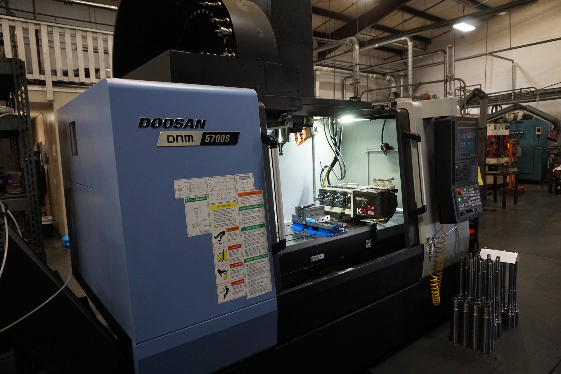 2021 Doosan DNM 5700S with KOMA Precision 4th Axis Rotary, 615 Cut Time Hours Shown - Image 3 of 17