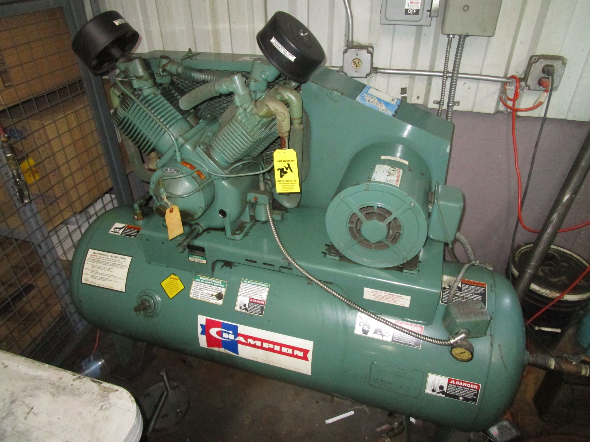 (1) Champion 7.5 HP Tank Mounted Air Compressor