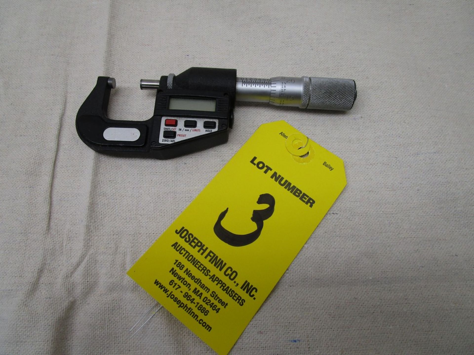 (1) Starrett 1" Digital Mic