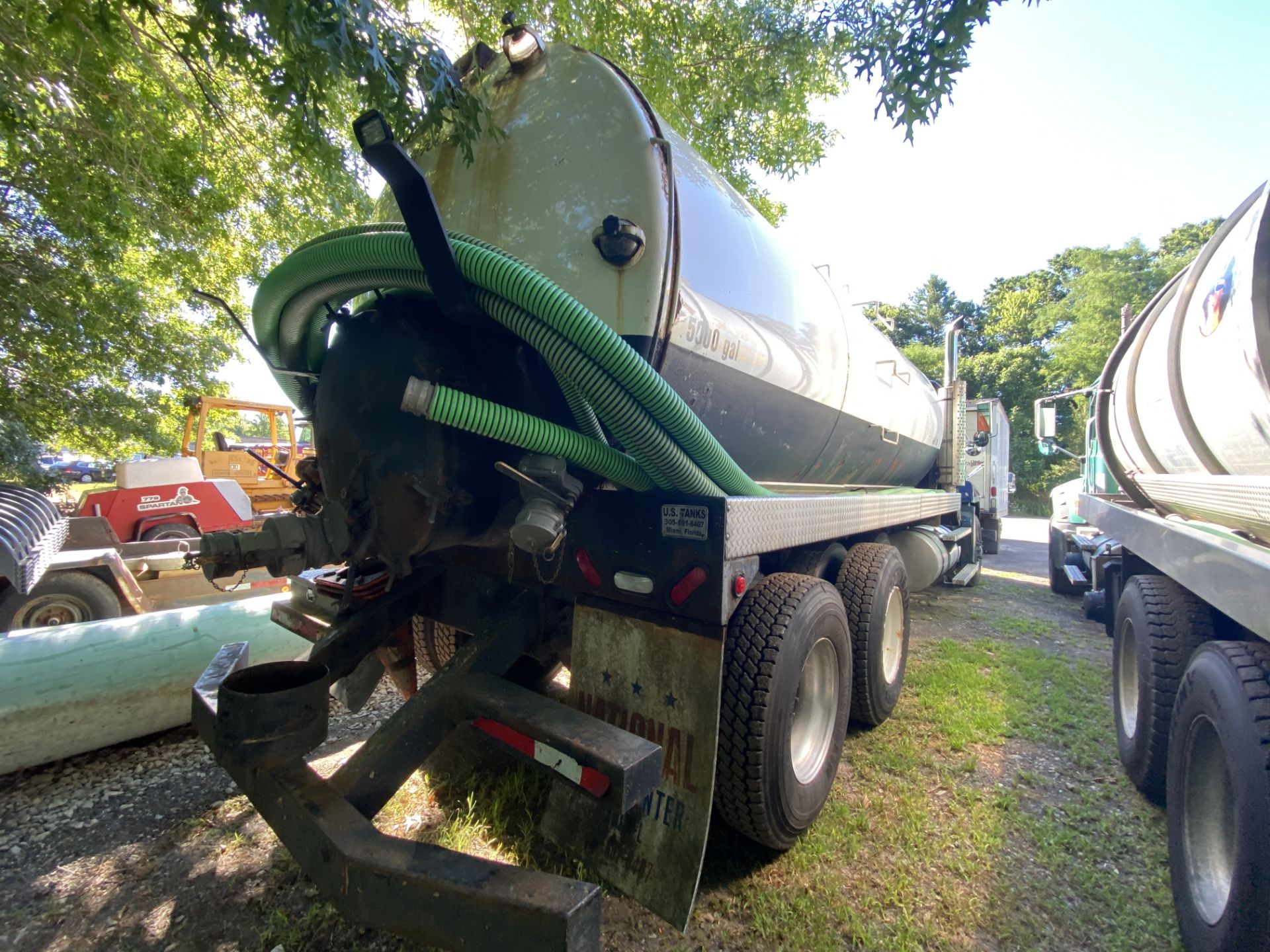 2003 Mack CH613 Tanker Truck VIN 1M1AA18Y13W151660, 711,421 Miles, Tandem Axle with Drop 3rd Axle, - Image 17 of 22