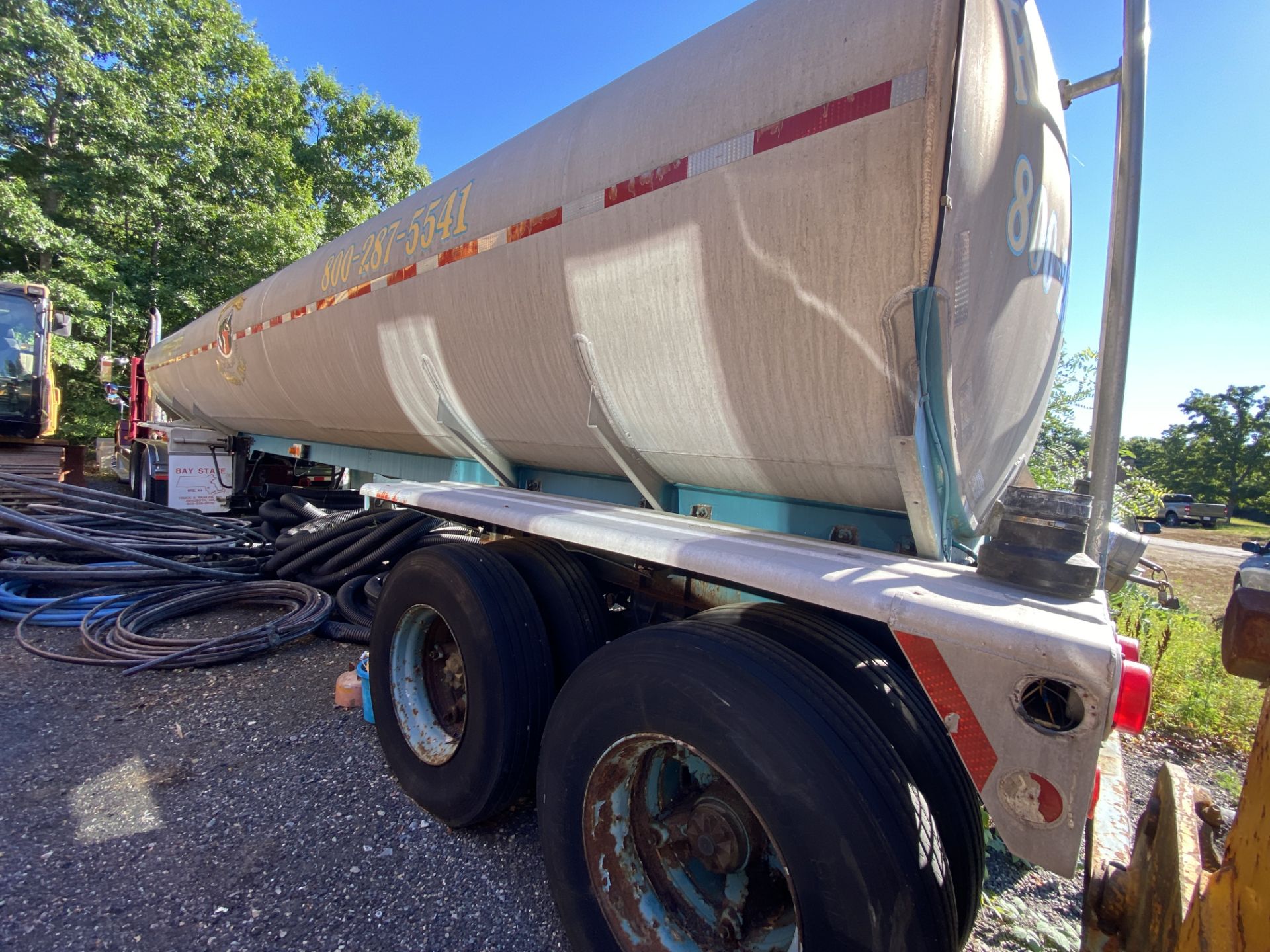 1973 Fruehauf Aluminum Tanker Trailer VIN UNR992103, 9,000 Gallon, Tandem Axle, Single Compartment - Image 11 of 13