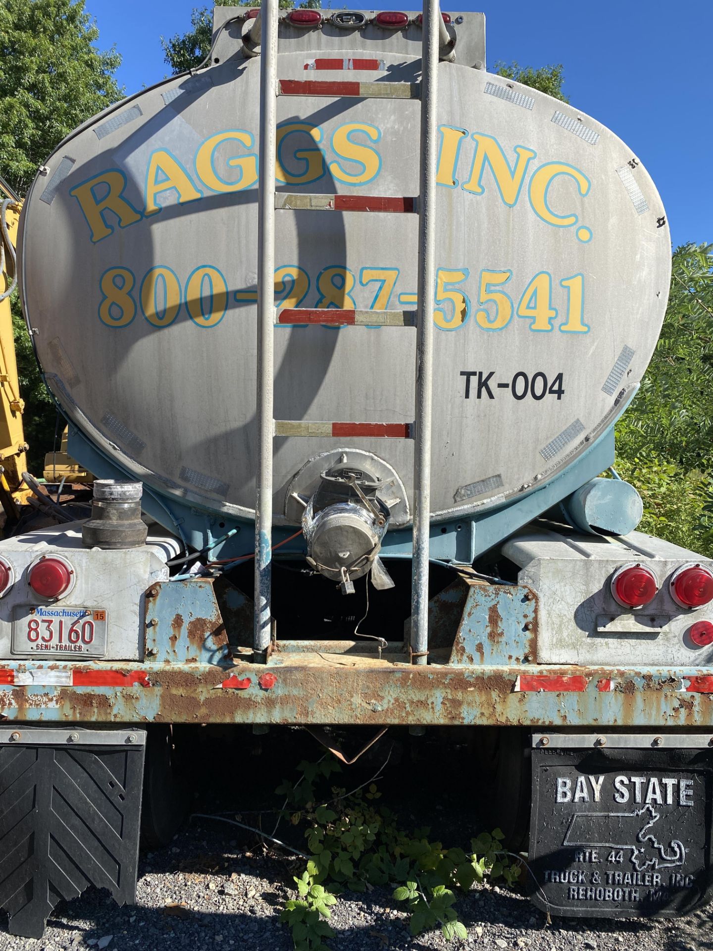 1973 Fruehauf Aluminum Tanker Trailer VIN UNR992103, 9,000 Gallon, Tandem Axle, Single Compartment - Image 6 of 13