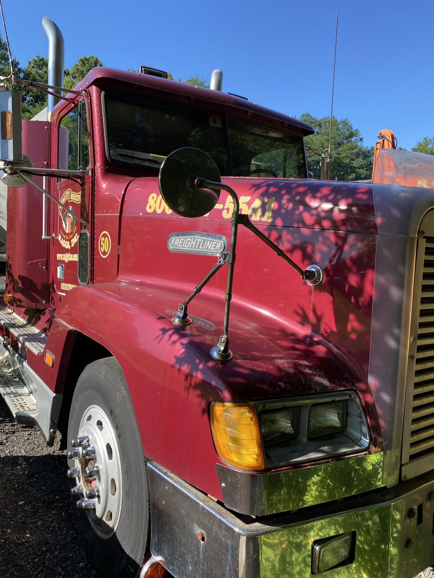 1995 Freightliner FLD-120 Tandem Axle Tractor VIN 2FUYDSEB4SA750319, 1,254,385 Miles - Image 2 of 10