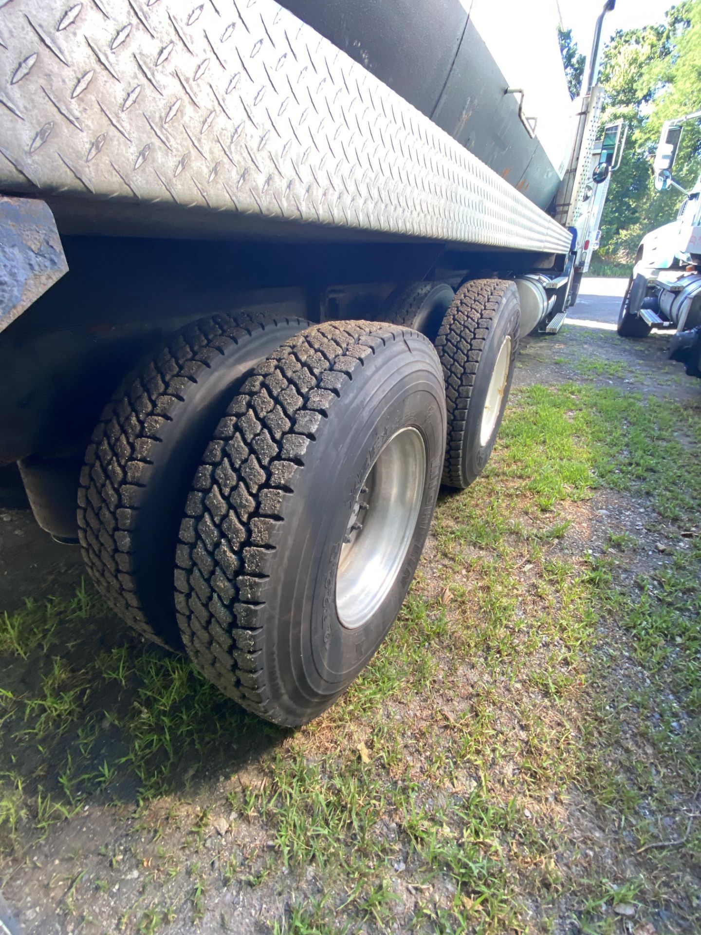 2003 Mack CH613 Tanker Truck VIN 1M1AA18Y13W151660, 711,421 Miles, Tandem Axle with Drop 3rd Axle, - Image 18 of 22