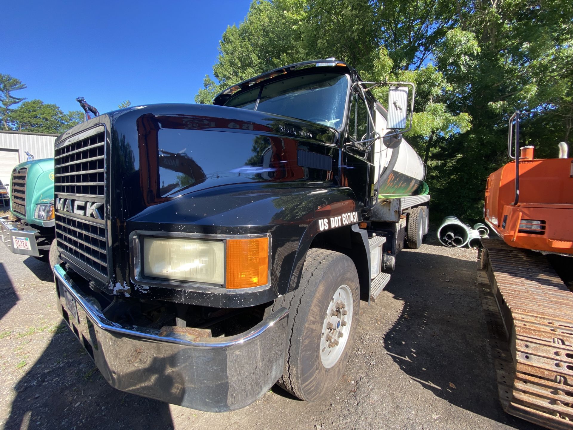 2003 Mack CH613 Tanker Truck VIN 1M1AA18Y13W151660, 711,421 Miles, Tandem Axle with Drop 3rd Axle,