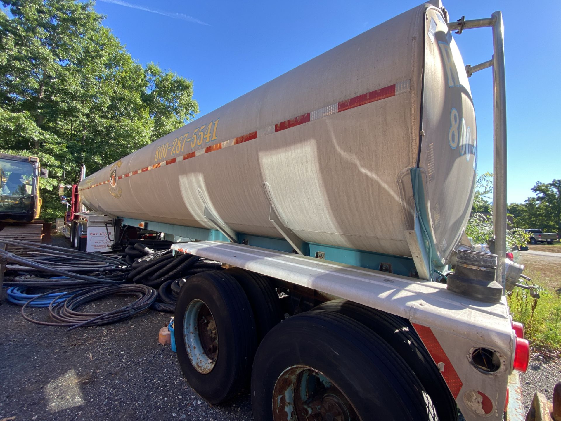 1973 Fruehauf Aluminum Tanker Trailer VIN UNR992103, 9,000 Gallon, Tandem Axle, Single Compartment - Image 10 of 13