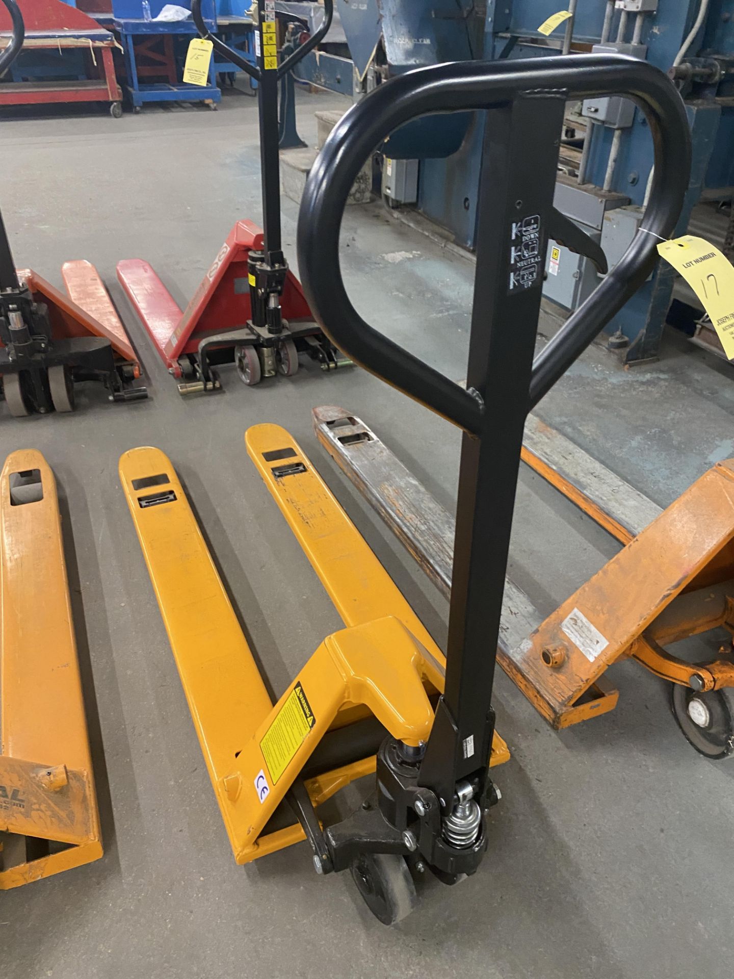 Uline H-1780 Low Profile/Narrow Hyd. Pallet Lift, 3,300#