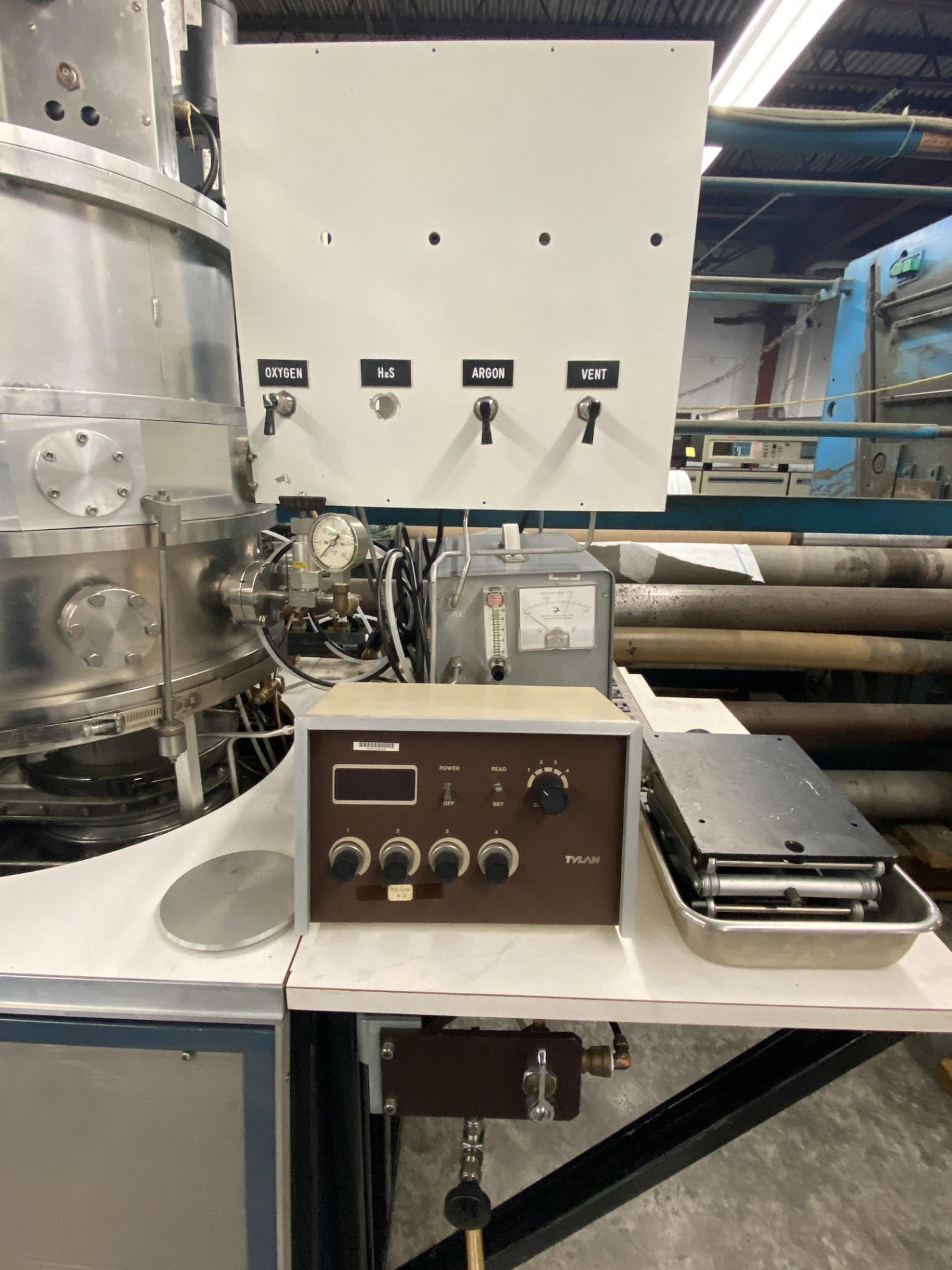 Veeco Instruments Sputtering Vacuum Metallizer with MRC V-4 Chamber, Inficon XTC, Veeco RG 1000 - Image 4 of 12