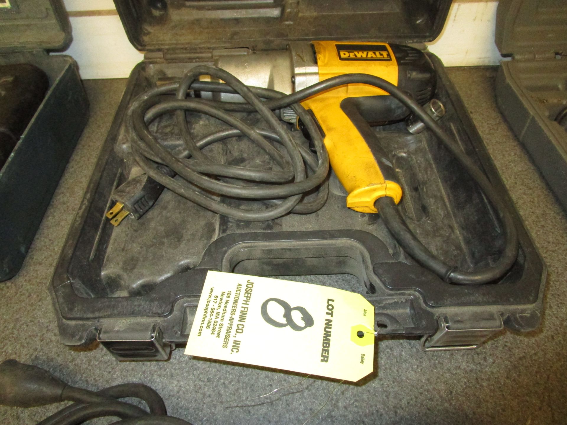 (1) DeWalt 1/2" Impact Wrench w/ Case