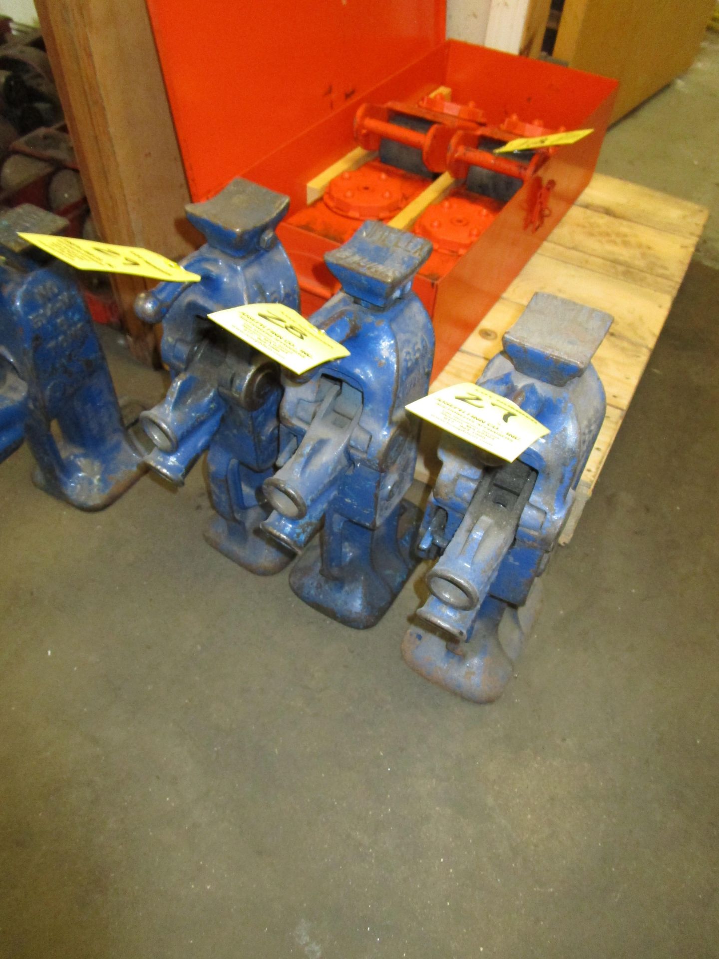 (1) Simplex 85A Floor Jack