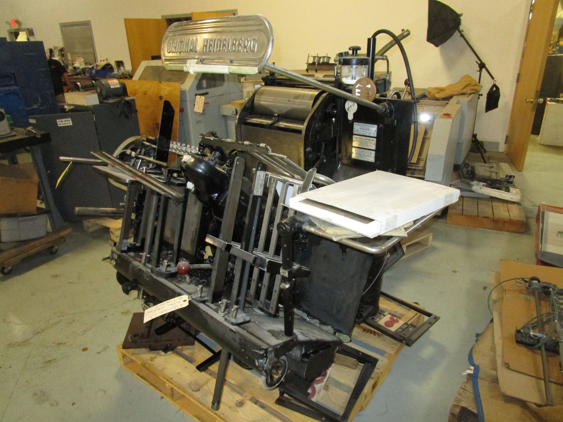 Heidelberg 10" x 15" Windmill Press s/n T134135E w/ New Die Cut Plate and 5 Chases - Image 3 of 3