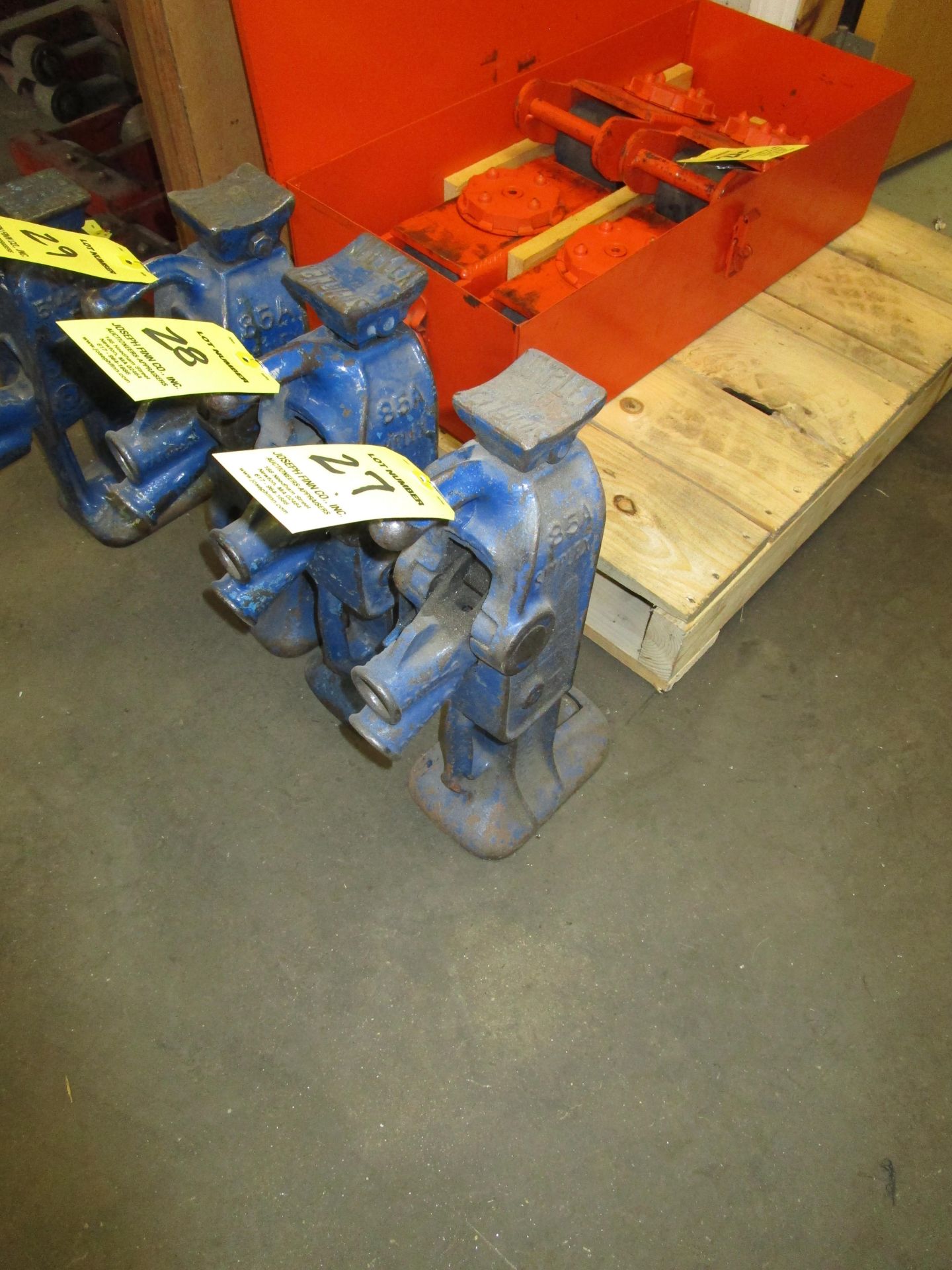 (1) Simplex 85A Floor Jack