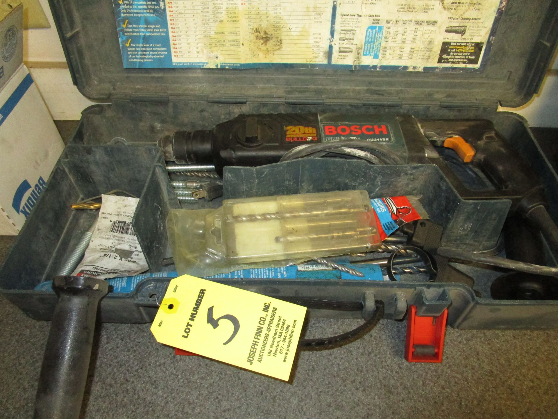(1) Bosch 11224 VSR Bulldog Rotary Hammer w/ Case