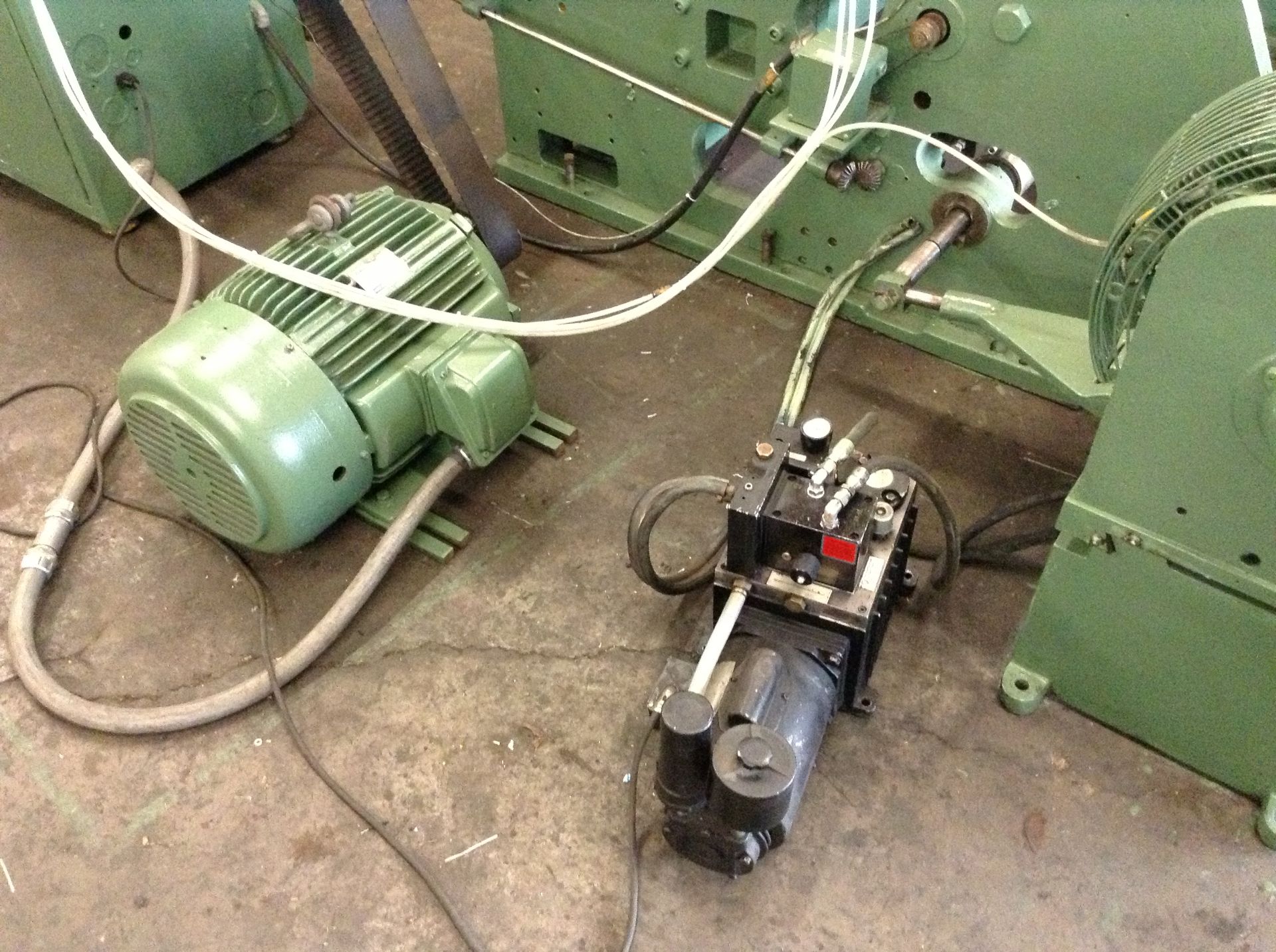 42” Kidder CW center rewind, single shaft, slitter rewinder. 40” dia. unwind. 40” dia. rewind. - Image 6 of 14