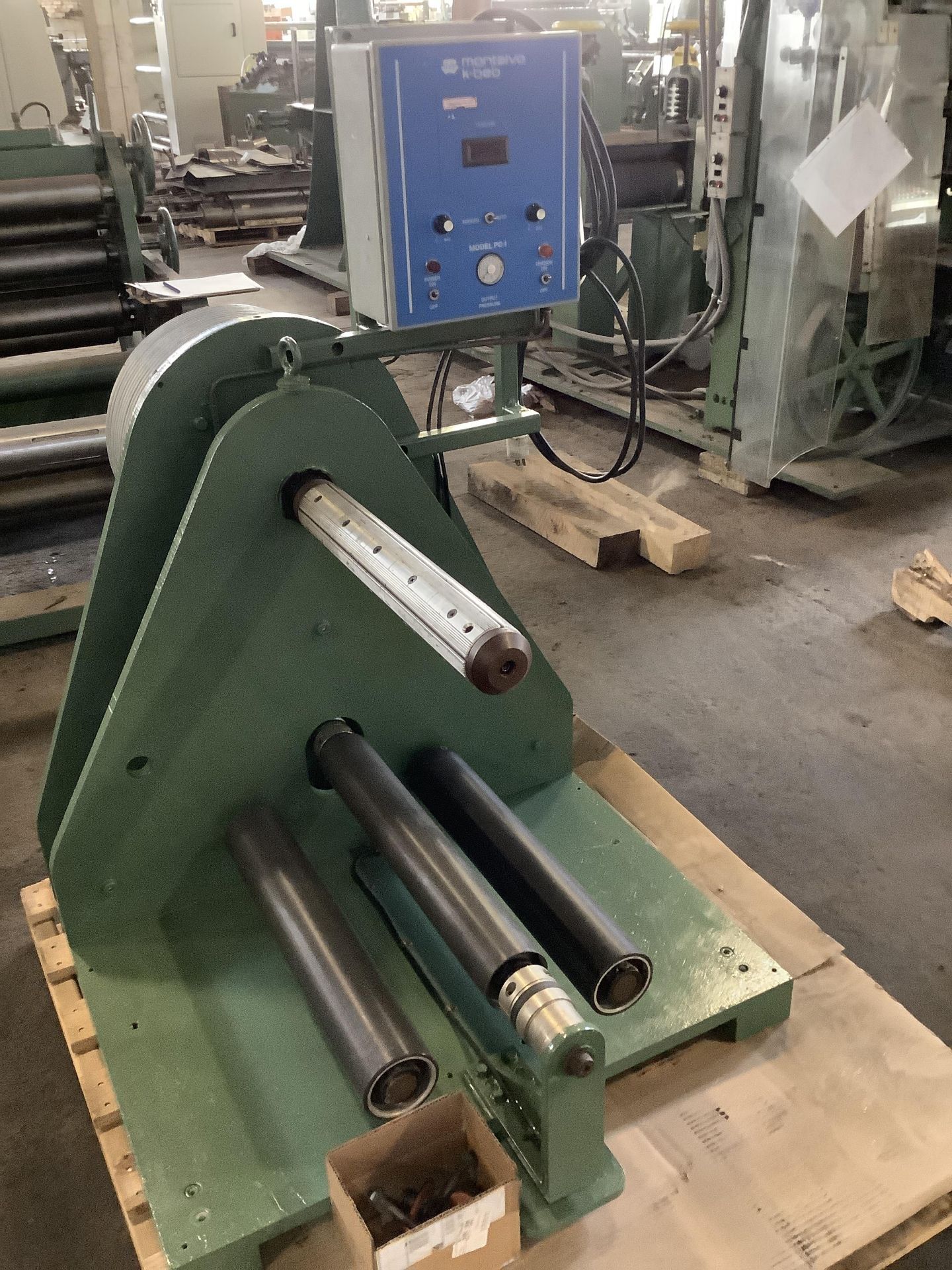 20” Webex single position unwind. Maximum diameter roll, 30”. Width of idler rolls, 22”, 4”