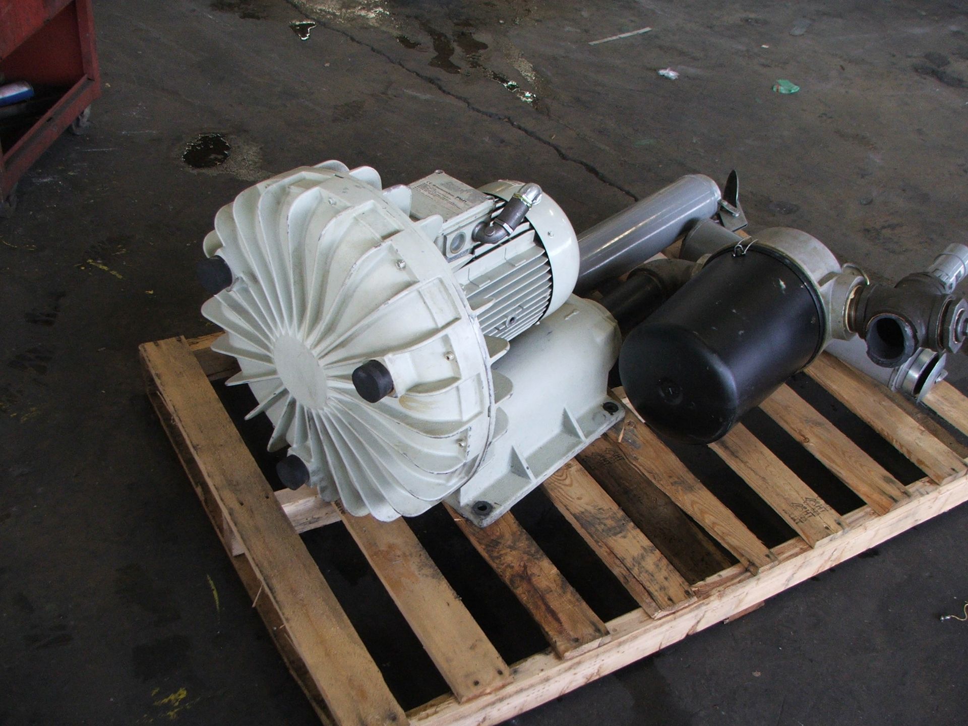 (3) Fuji electric regenerative blowers. Model VFD9. 20.5 HP AC motor; manufacturer of motor is - Image 2 of 4