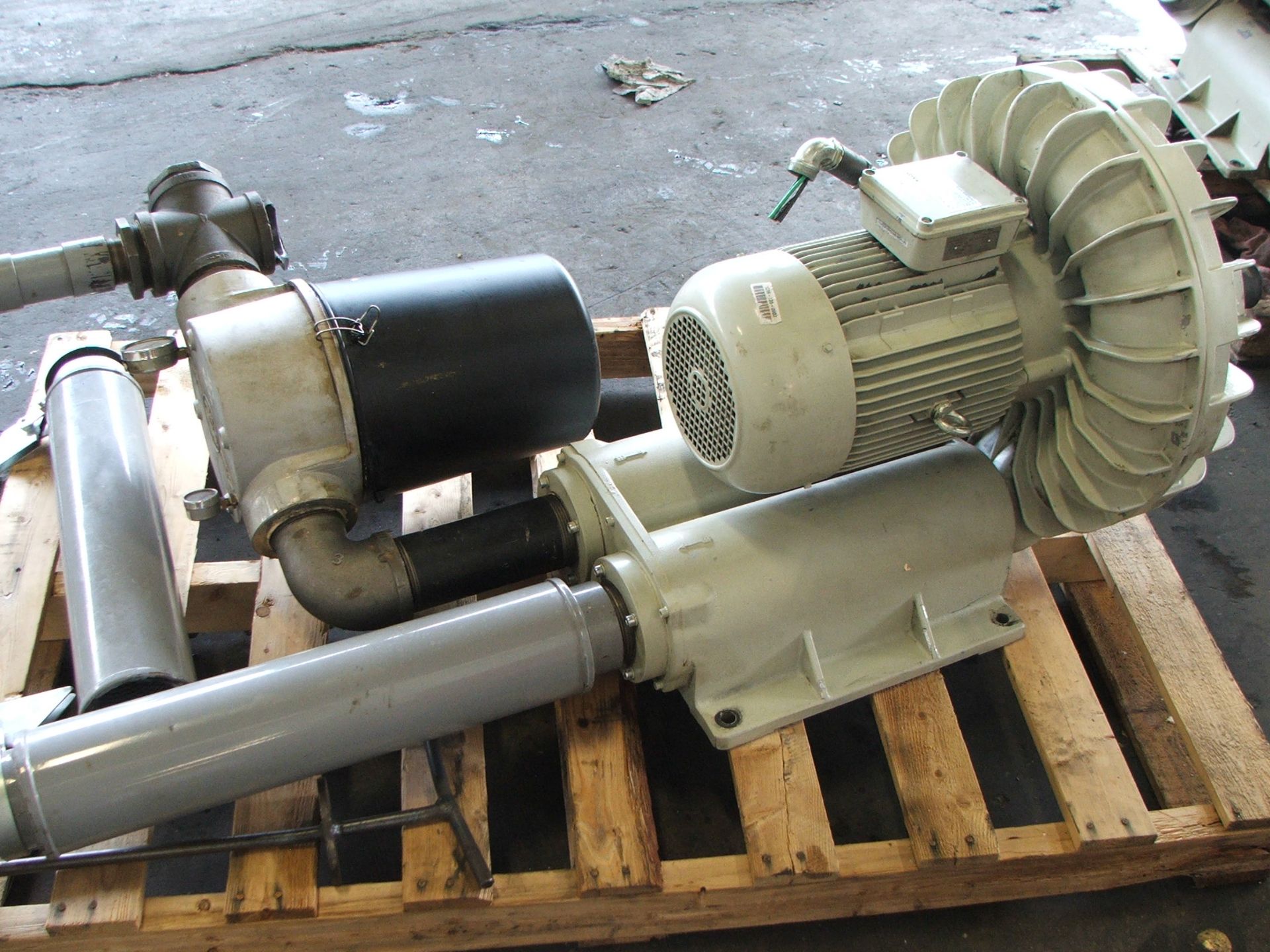 (3) Fuji electric regenerative blowers. Model VFD9. 20.5 HP AC motor; manufacturer of motor is - Image 3 of 4