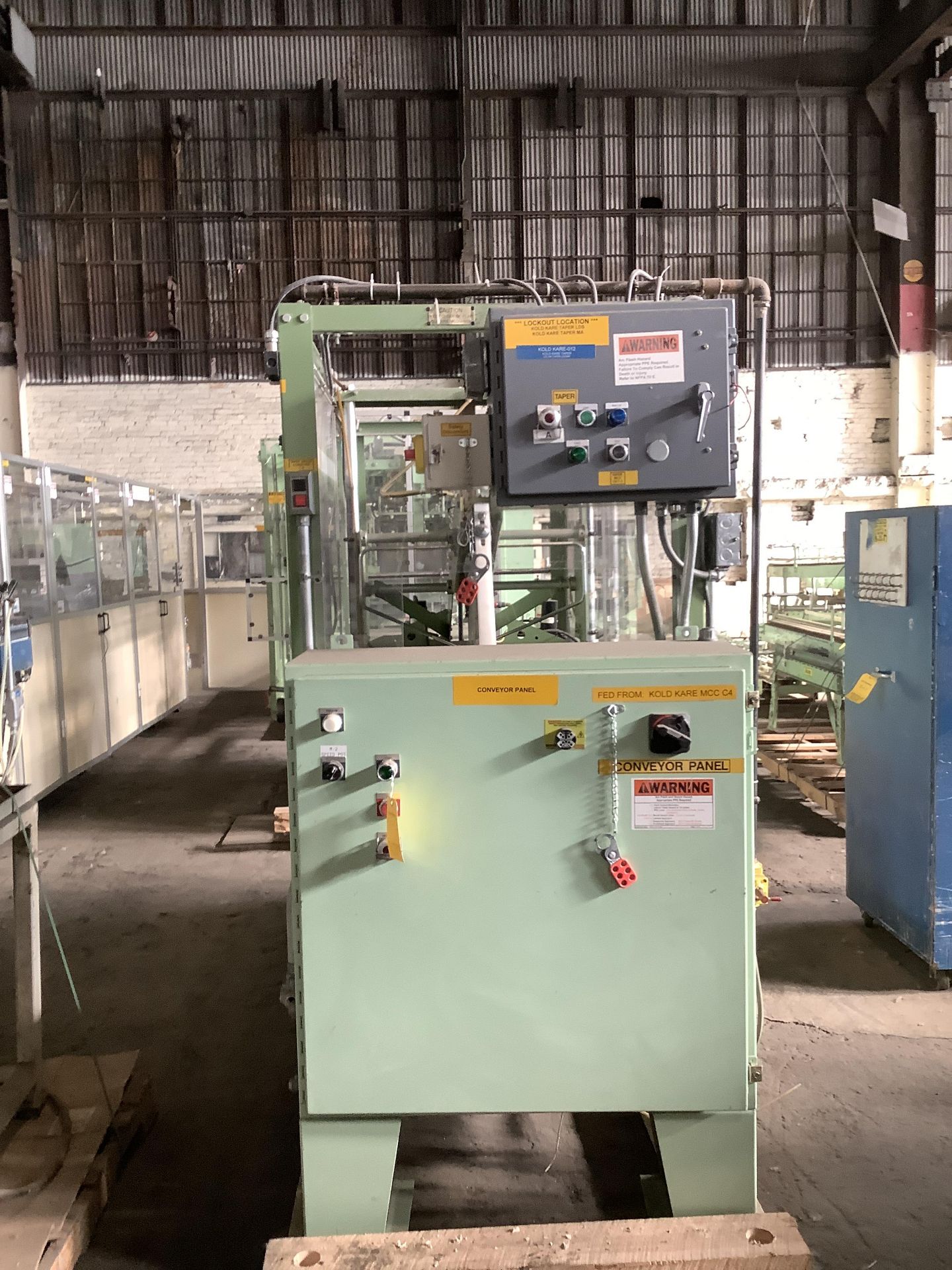 Salwasser R-101 casepacker, age 1997, Serial # 98033347. Includes infeed lane, manual magazine - Image 7 of 36