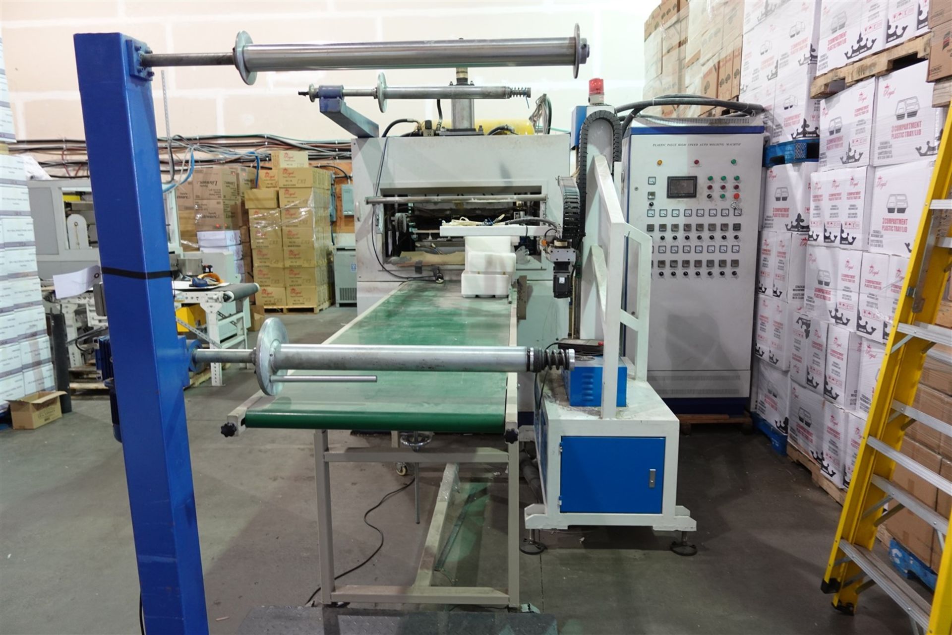THERMOFORMER - 2012 SINOPLAST WS660C - TRAY PRODUCTION AT PRESENT, 660MM X 320MM FORMING AREA, - Image 2 of 5