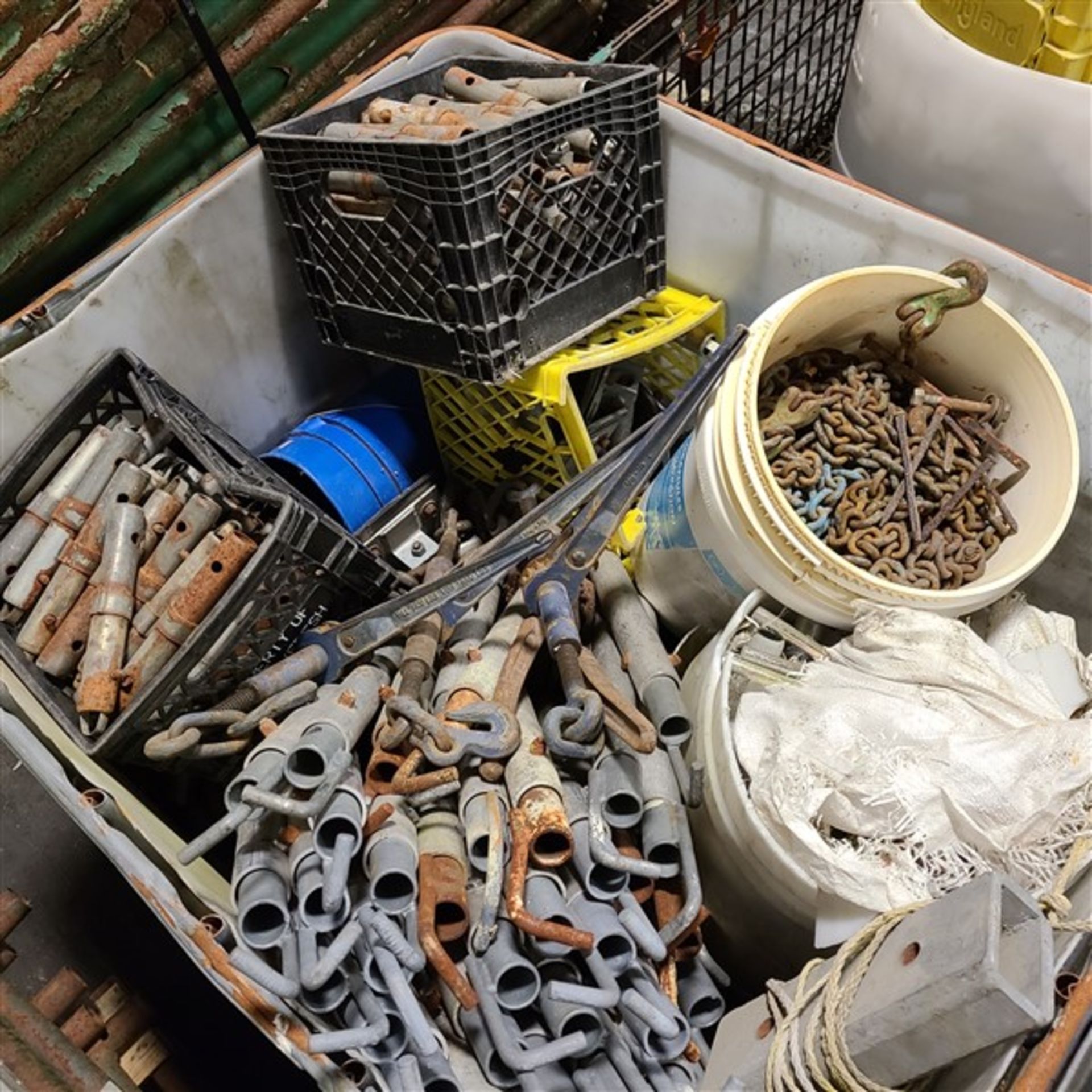 TOTE AND CONTENTS OF SCAFFOLD PARTS ETC. - Image 2 of 2