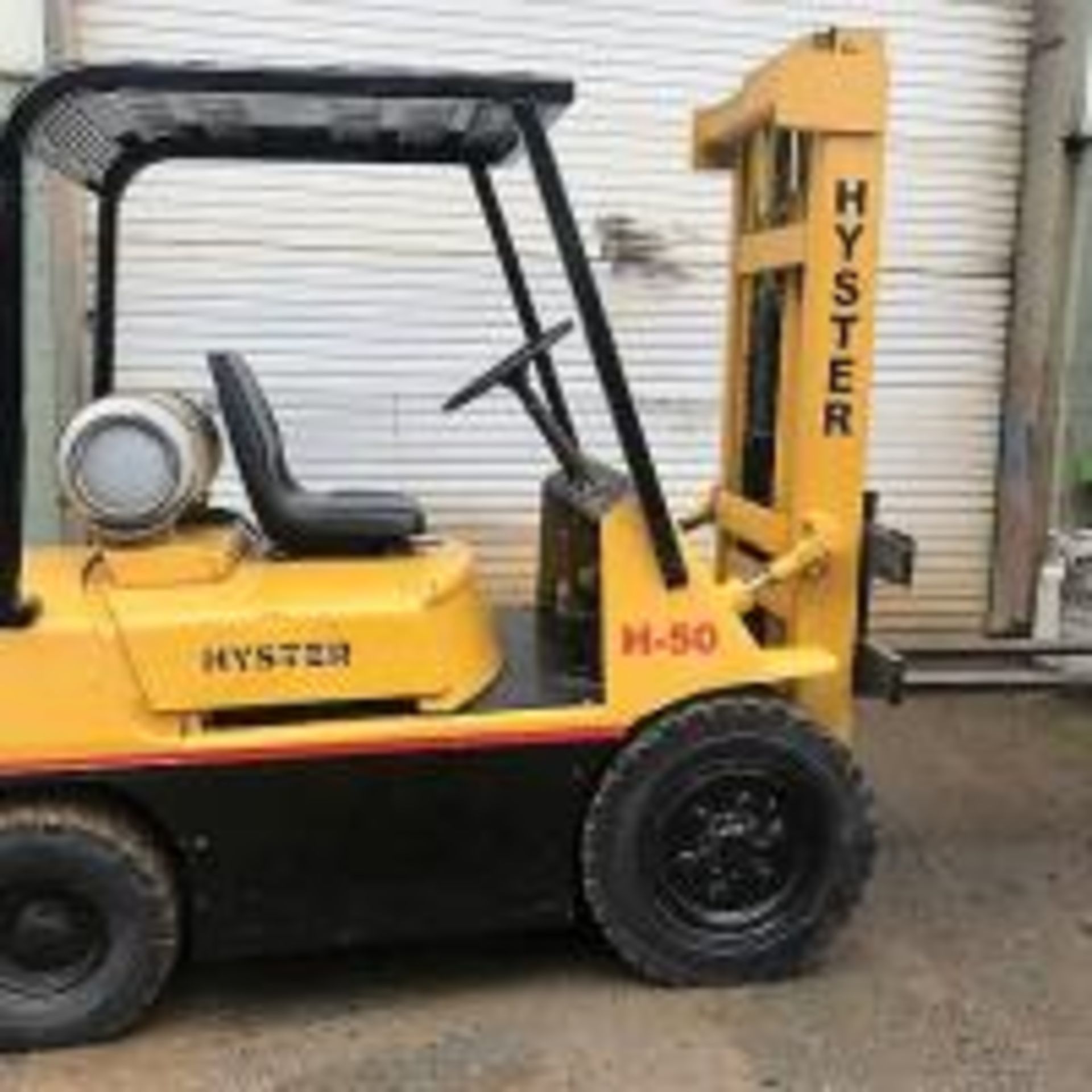 FORKLIFT - 2003 HYSTER H50, 5,000 LB. CAP., PROPANE, AIR TIRES, 48 IN. FORKS, 128 IN. LIFT - Image 2 of 6