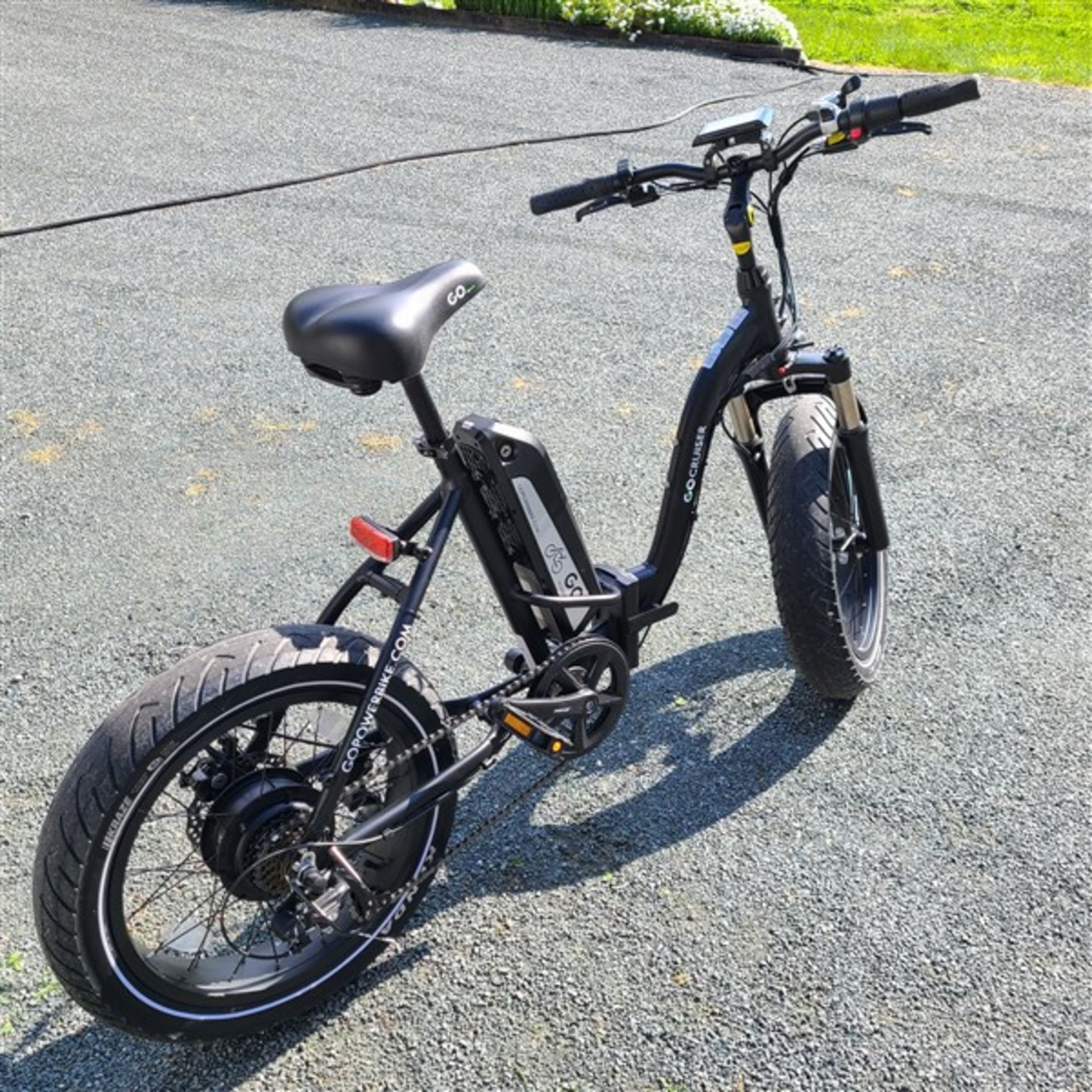 GO CRUISER ELEC. BIKE/FOLDING - AS NEW, COMPLETE WITH MANUALS & CHARGERS. COST TODAY $1499 US DOLLAR - Image 2 of 9