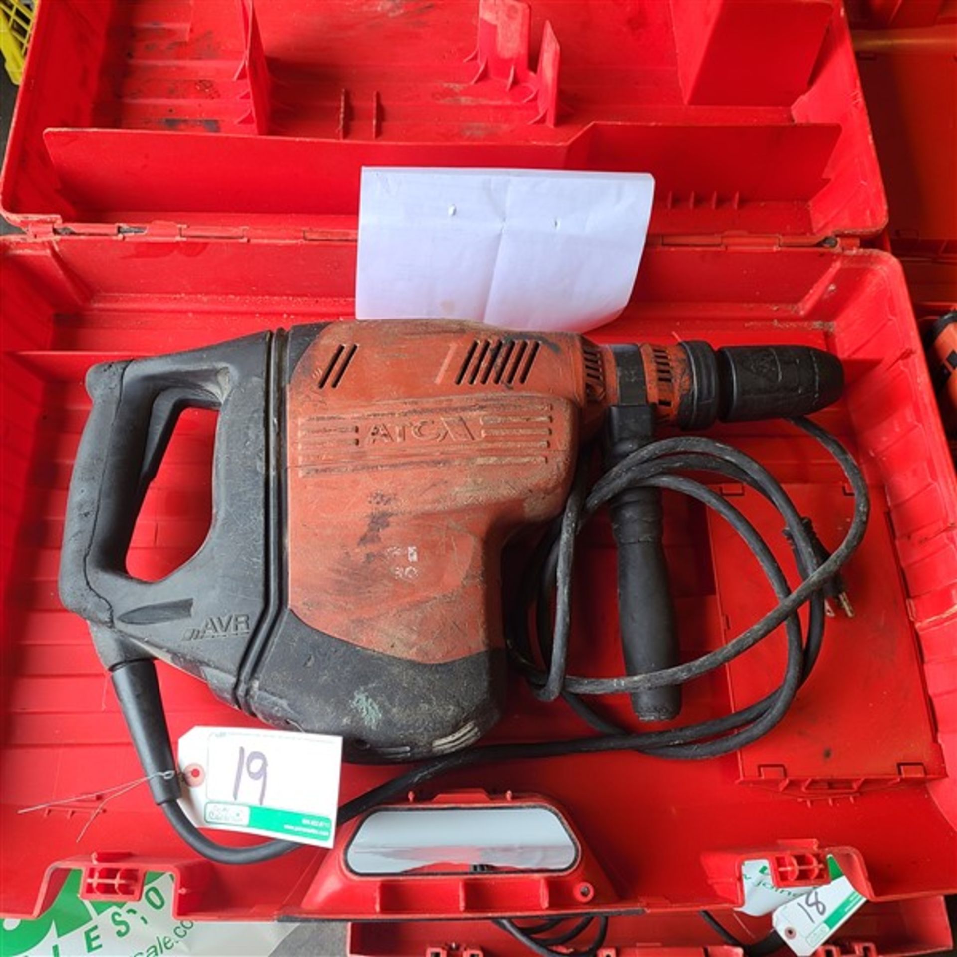 HILTI TE 805 AVR CONCRETE DEMOLITION HAMMER (NEEDS REPAIR)