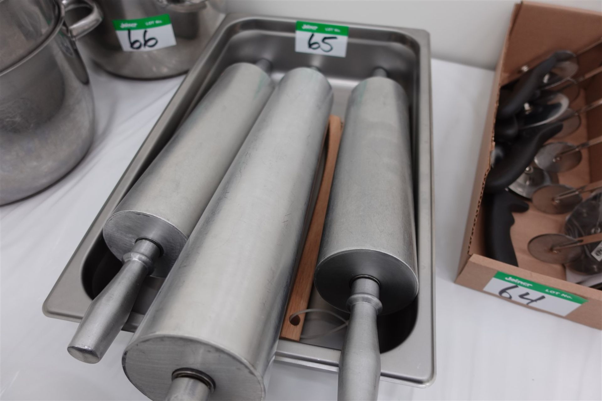 3 STAINLESS STEEL ROLLING PINS AND TRAY