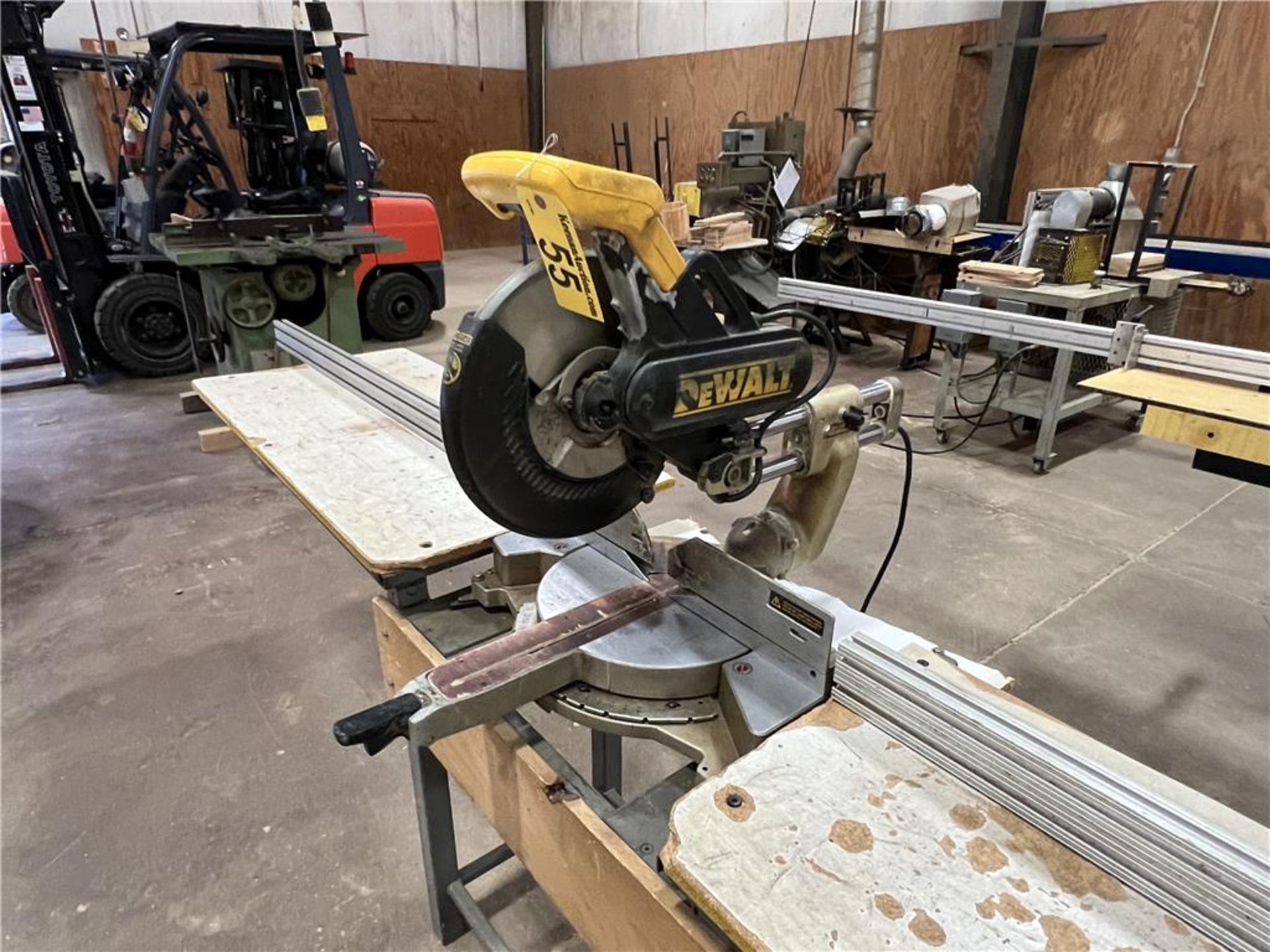 DEWALT DW708 12" SLIDING COMPOUND MITER SAW