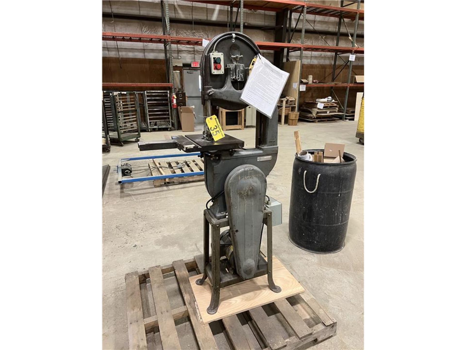 DELTA MILWAUKEE ROCKWELL VERTICAL BANDSAW, S/N: 72-5743