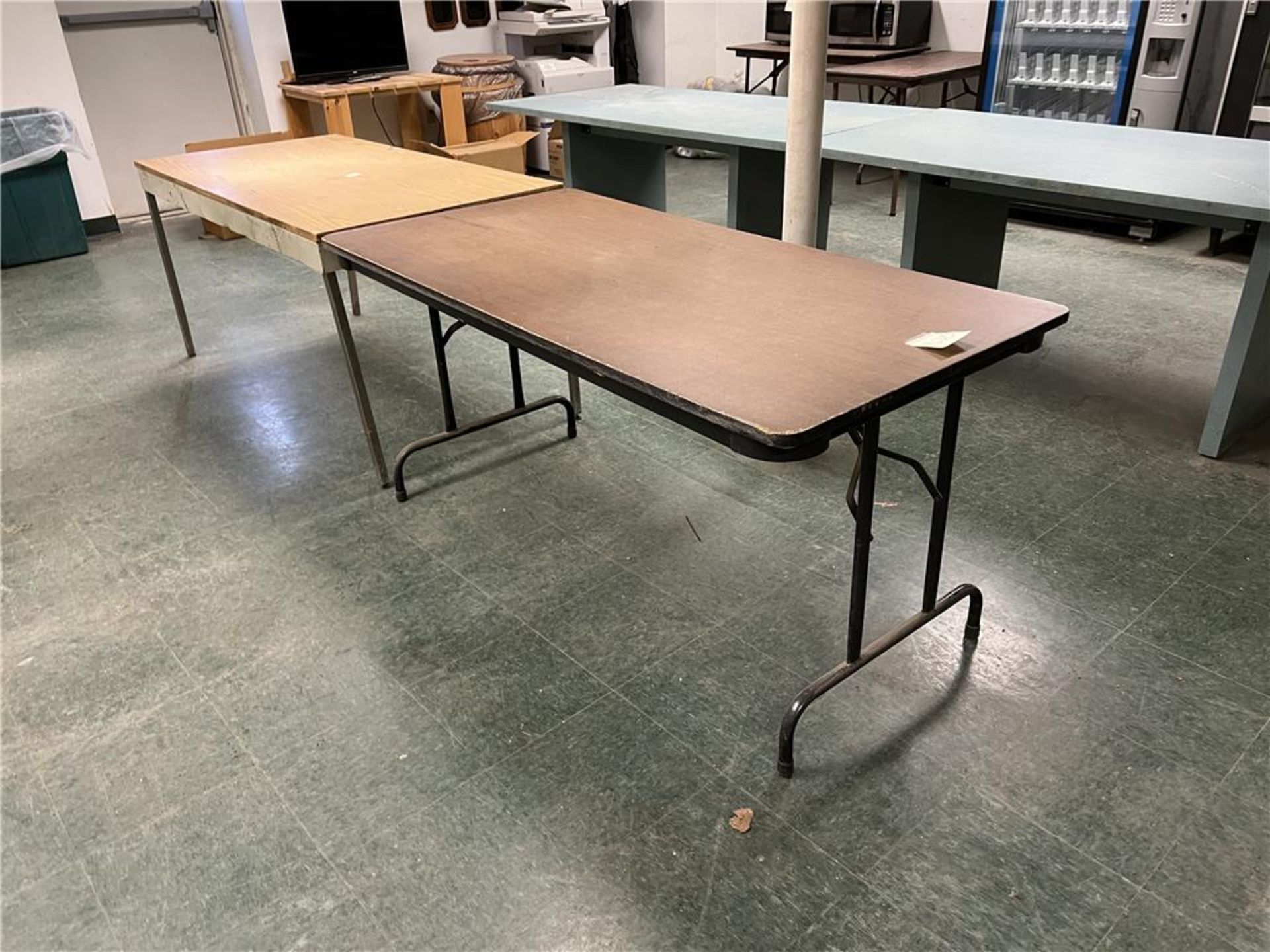 LOT: 2-5' TABLES