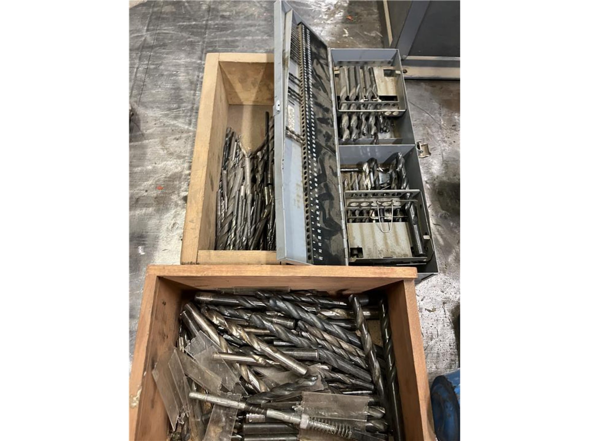 PARTS CABINET W/ASSORTED DRILL BITS - Image 11 of 11