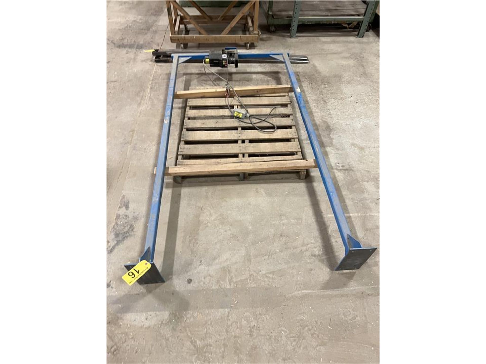 8' H X 49" W GANTRY LIFT W/1,000LB ELECTRIC WINCH