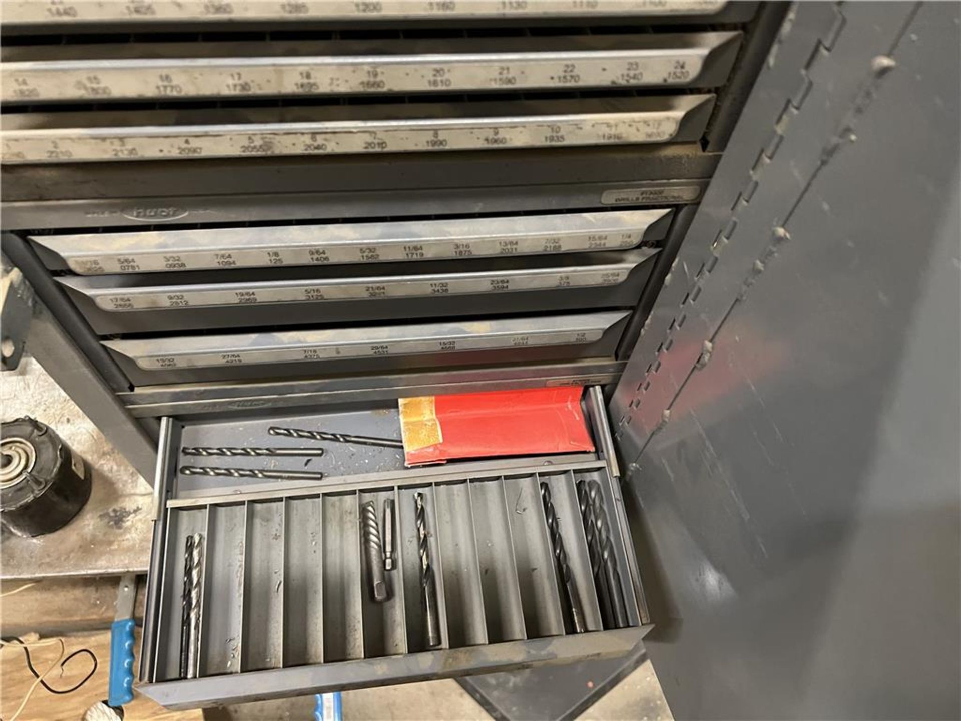 PARTS CABINET W/ASSORTED DRILL BITS - Image 8 of 11