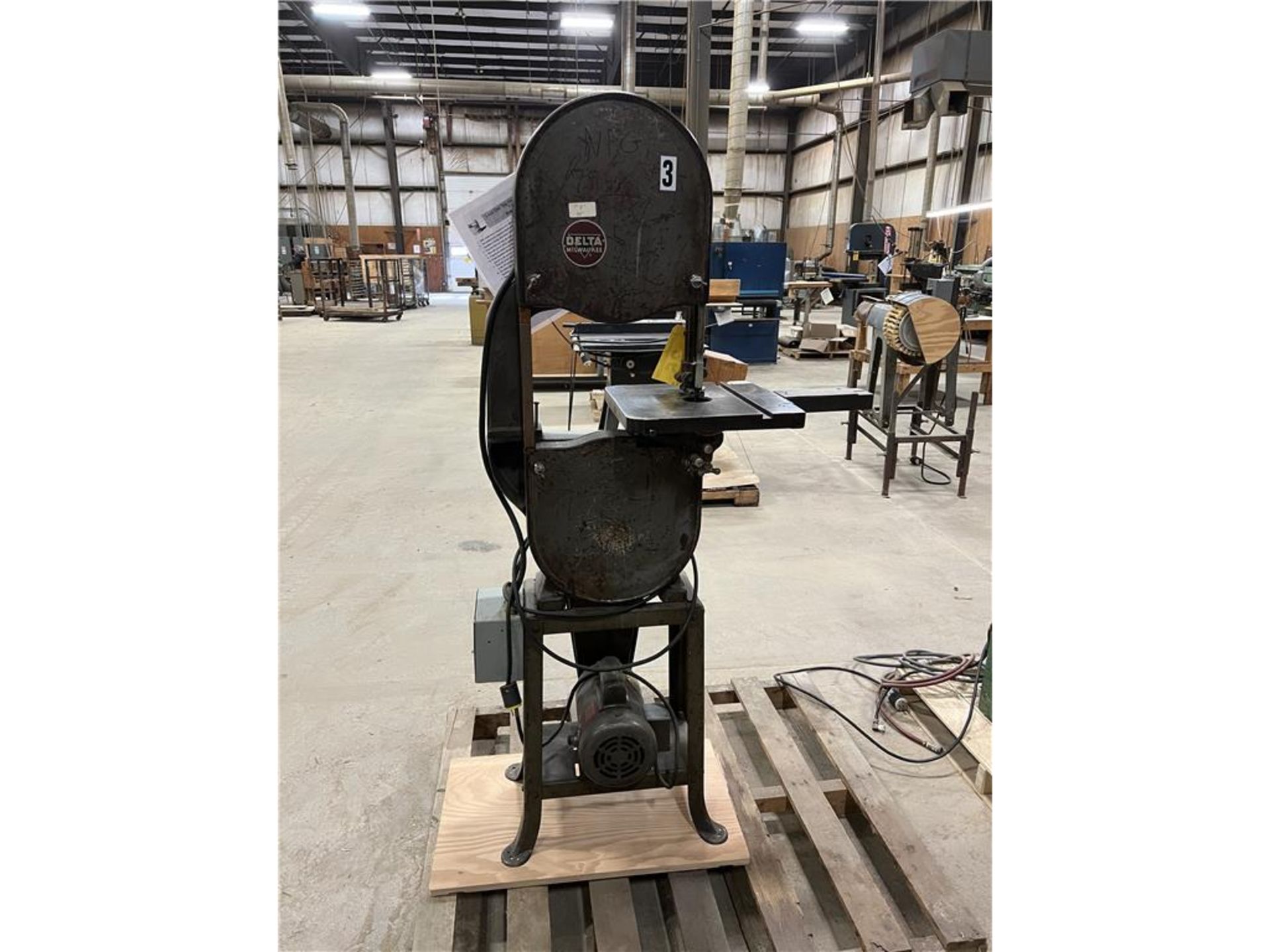 DELTA MILWAUKEE ROCKWELL VERTICAL BANDSAW, S/N: 72-5743 - Image 2 of 2