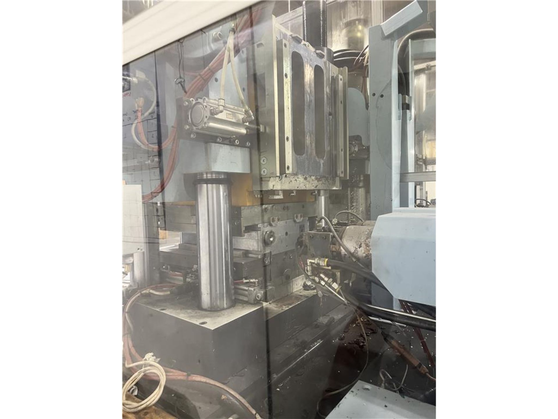 2016 MAIN GROUP THERMOPLASTIC INJECTION MACHINE - Image 13 of 18