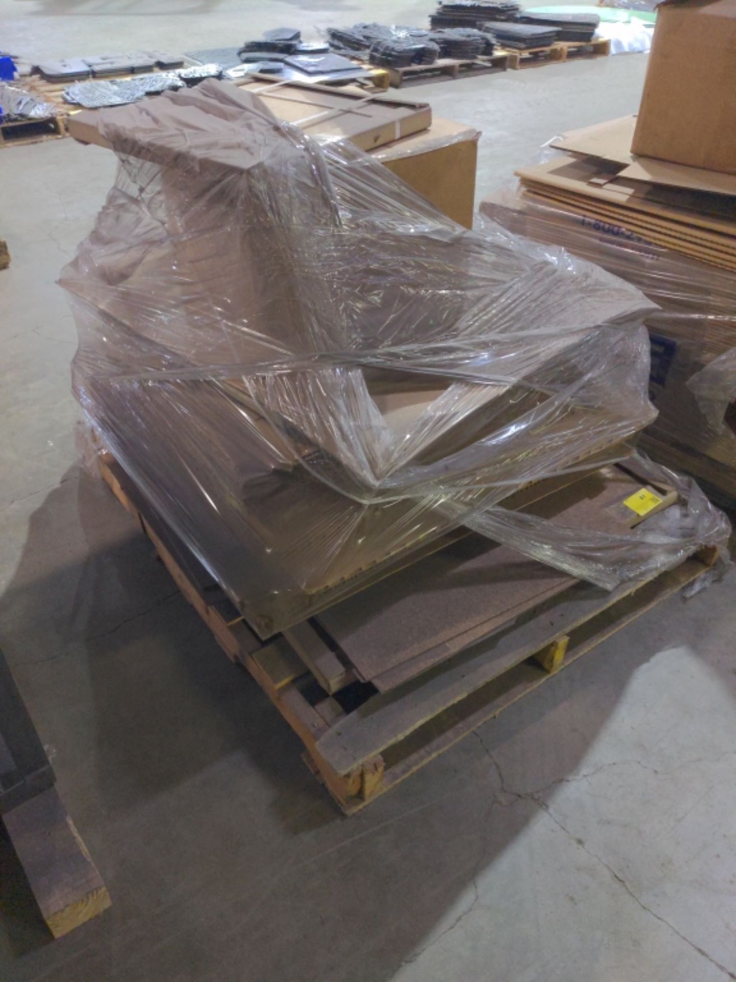 Pallet lot of various sized shipping boxes. - Image 2 of 3