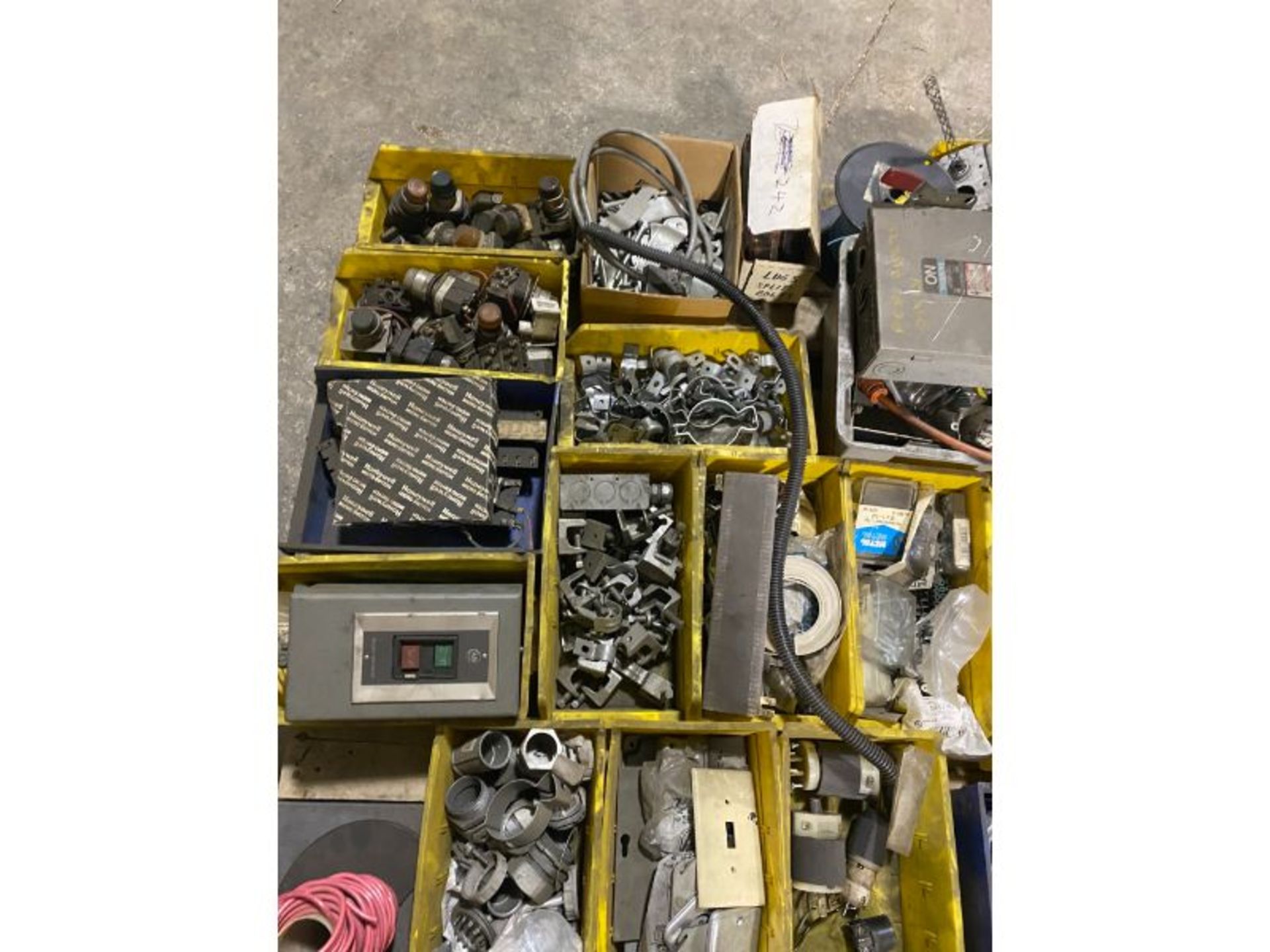 Various Electrical Supply and Hardware - Bild 6 aus 6