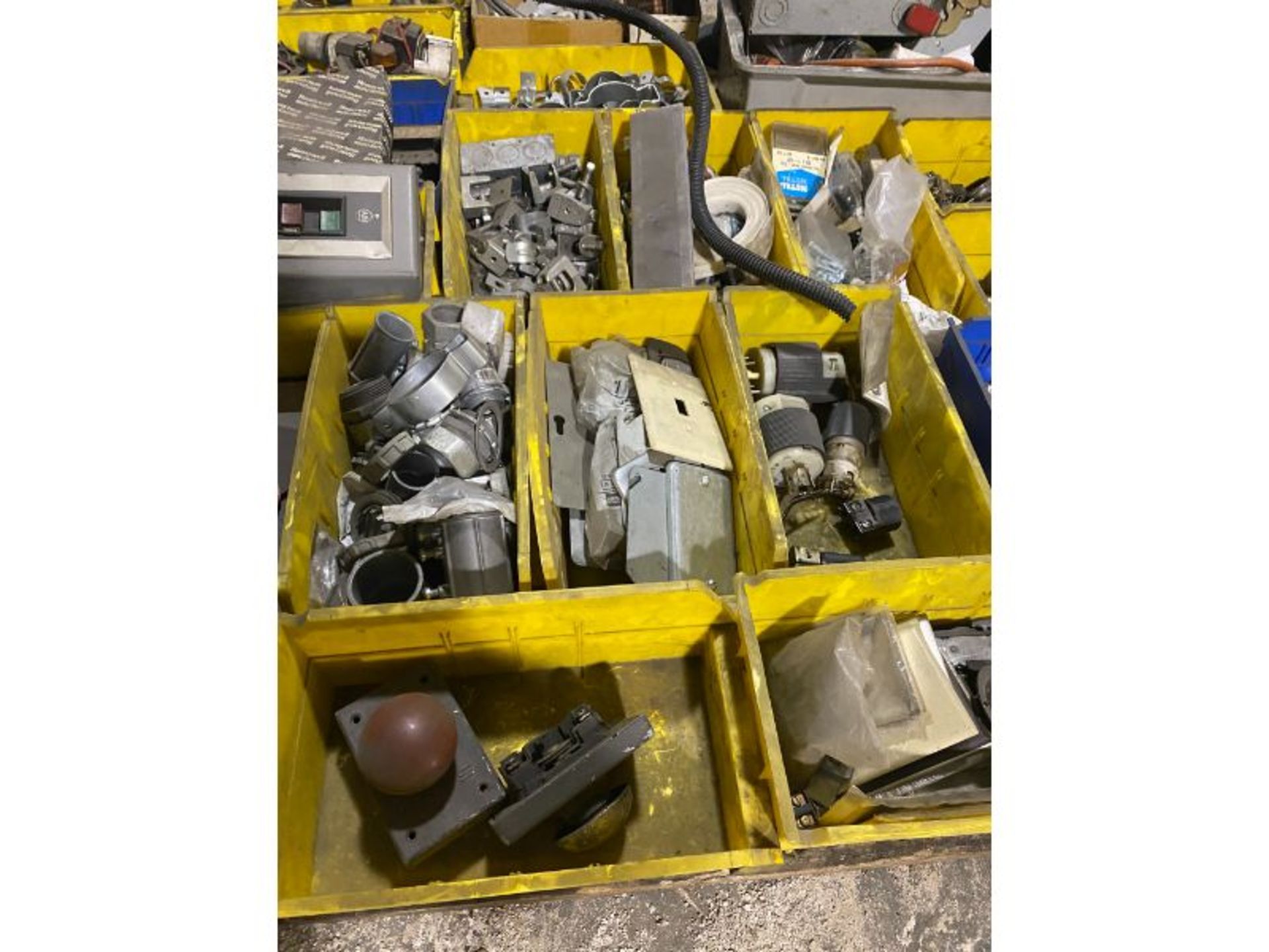 Various Electrical Supply and Hardware - Bild 3 aus 6