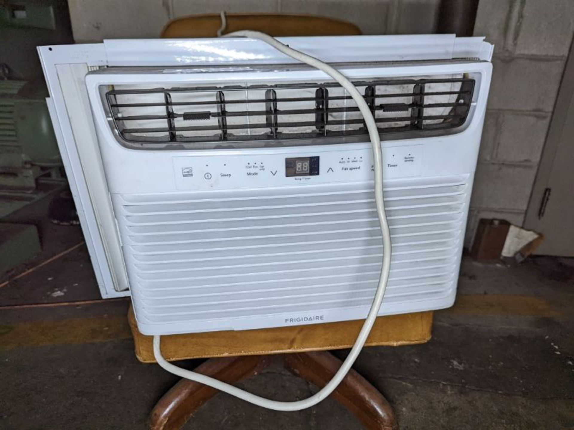 Air Conditioner - Image 2 of 3