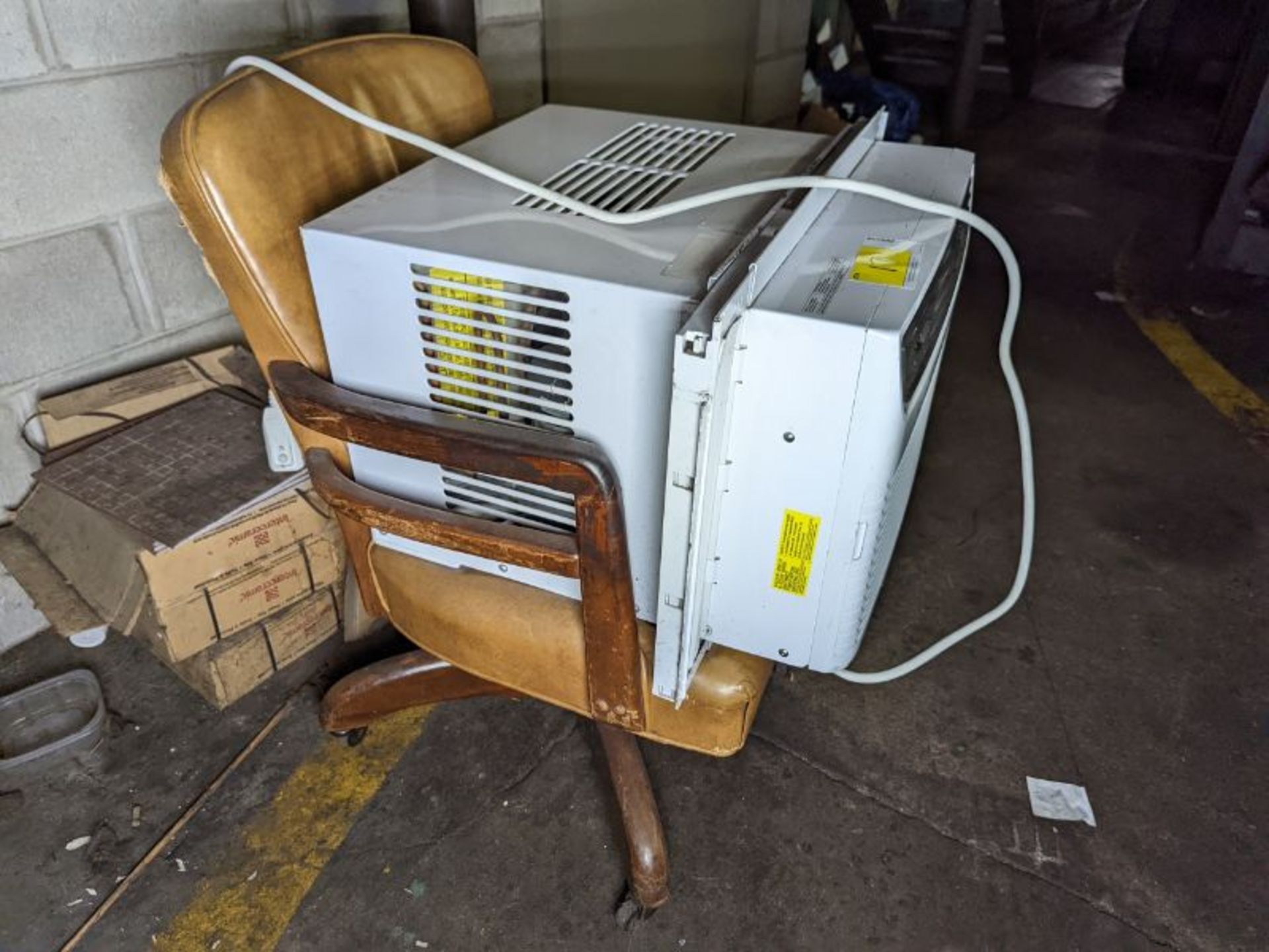 Air Conditioner - Image 3 of 3