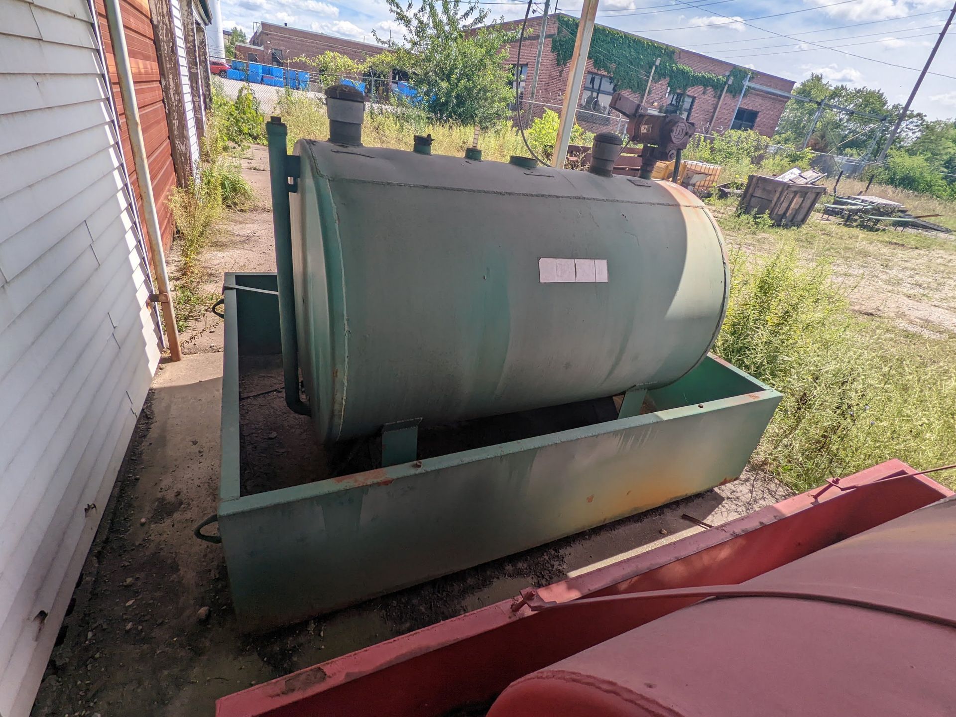 Fuel Tank with Pump - Bild 2 aus 3