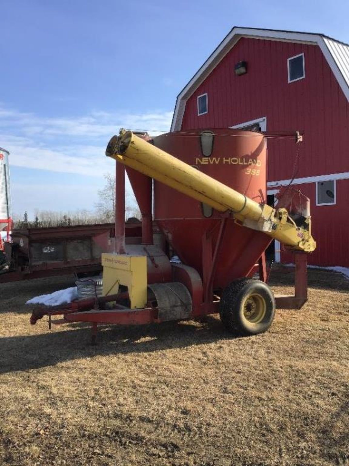 355 New Holland Mix Mill 540PTO,