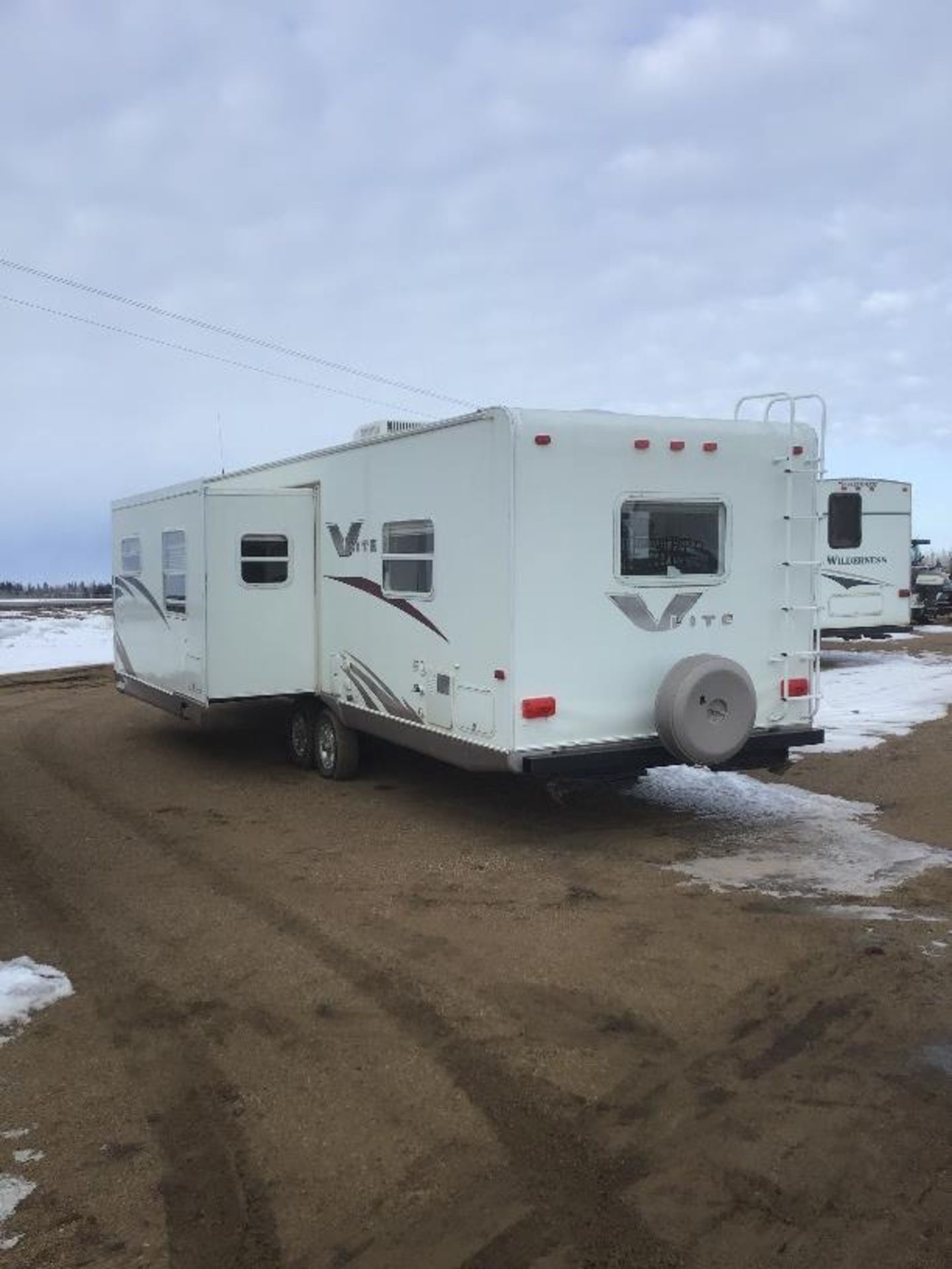 2009 V-Lite 30WTB 29Ft Forest River Travel Trailer - Image 4 of 16